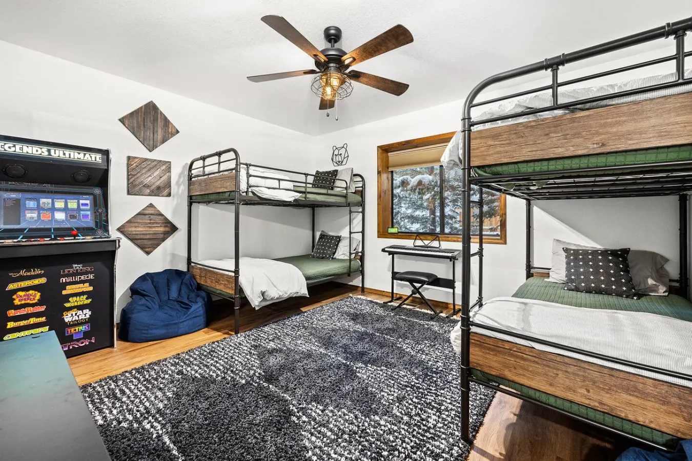 Nest and Needles: Perfect Nature Retreat with Hot Tub 4