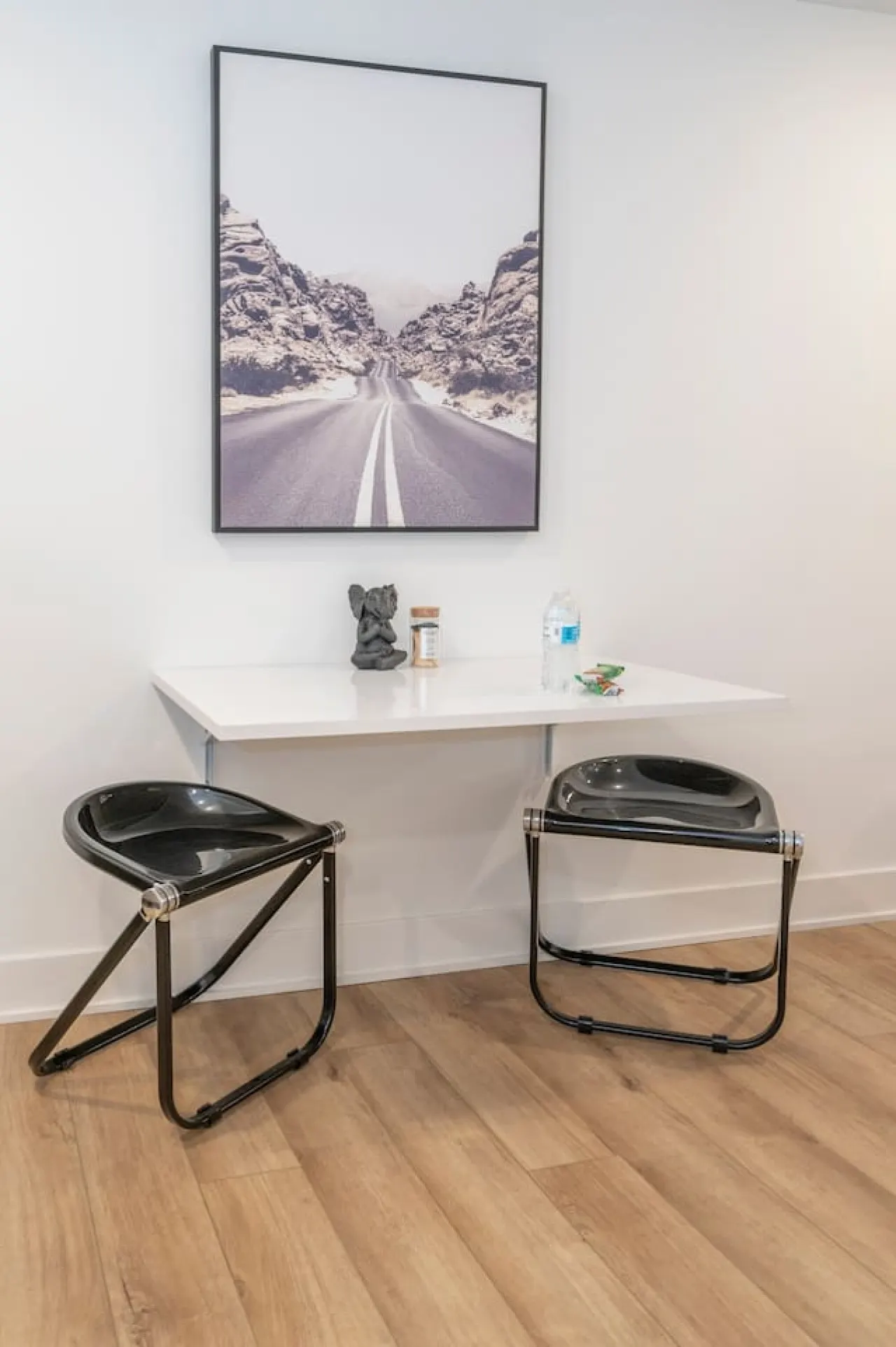 Luxury 1BR Condo: Modern Design & Prime Location 10
