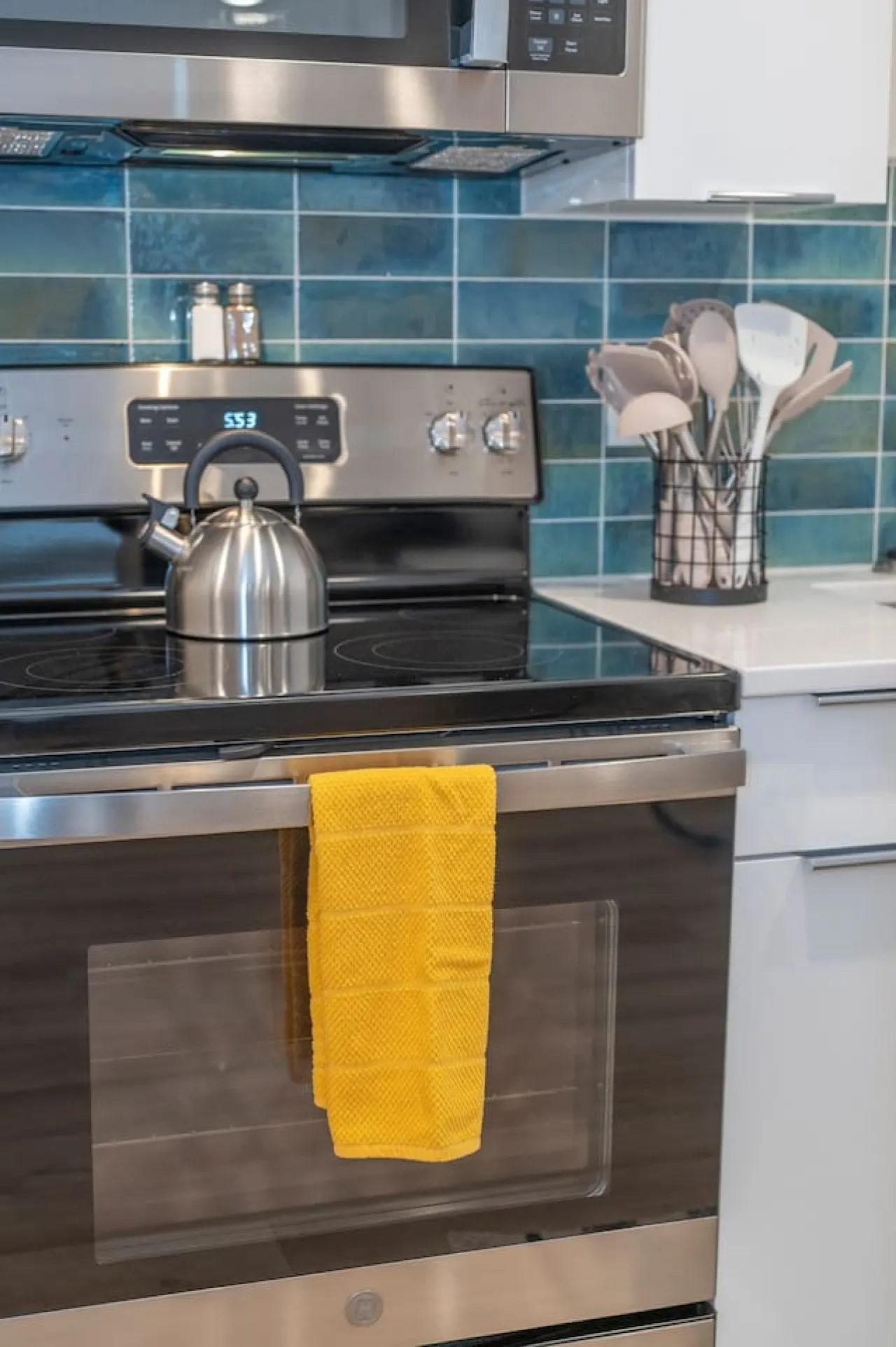 Luxury 1BR Condo: Modern Design & Prime Location 15