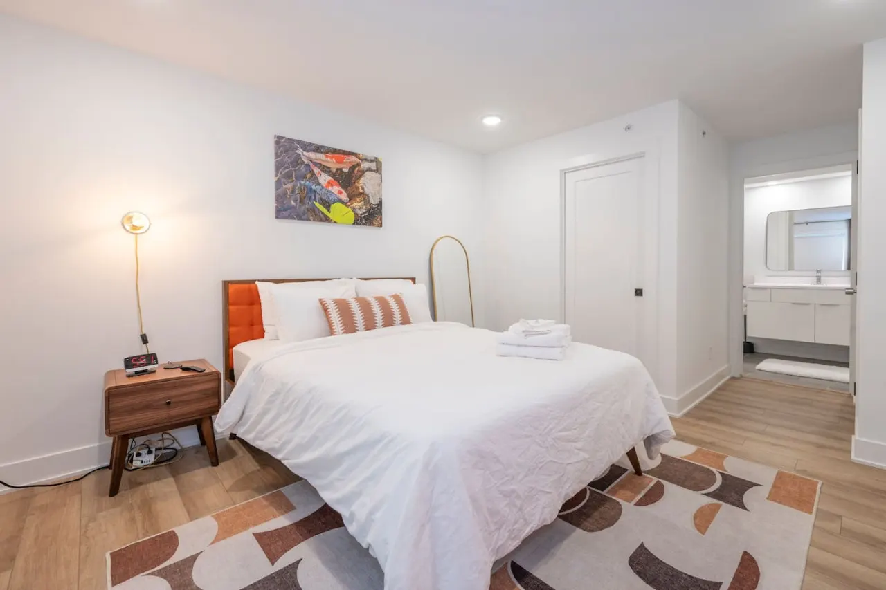 Luxury 1BR Condo: Modern Design & Prime Location 16