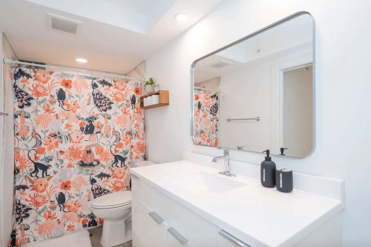 Luxury 1BR Condo: Modern Design & Prime Location 4