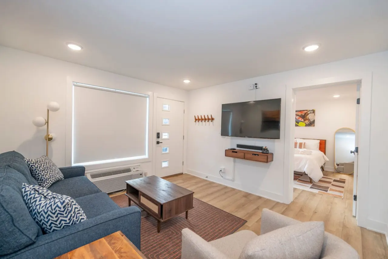Luxury 1BR Condo: Modern Design & Prime Location 6