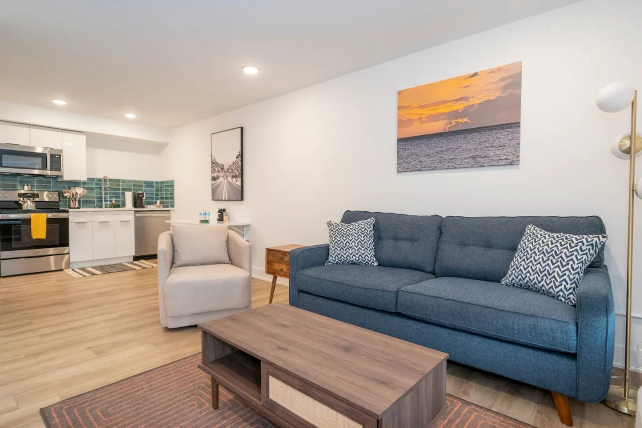 Luxury 1BR Condo: Modern Design & Prime Location 7
