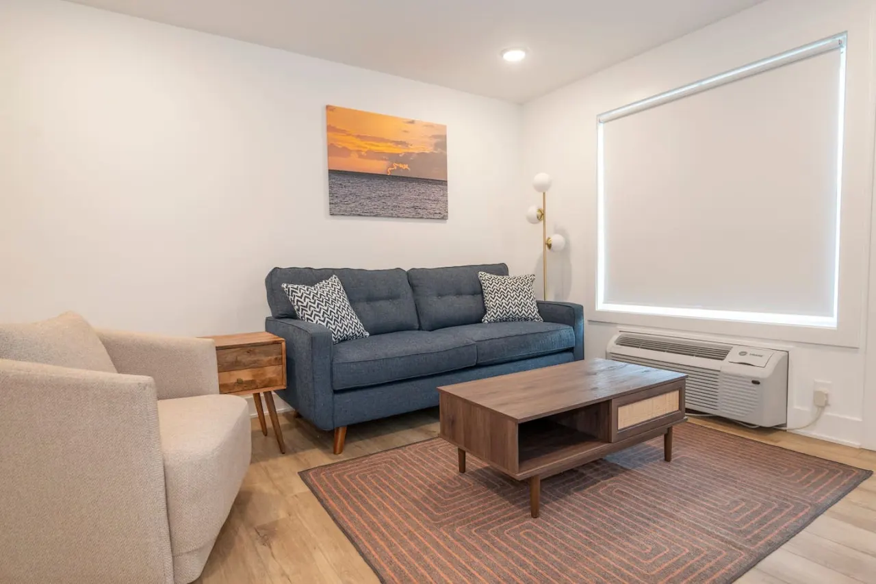Luxury 1BR Condo: Modern Design & Prime Location 8