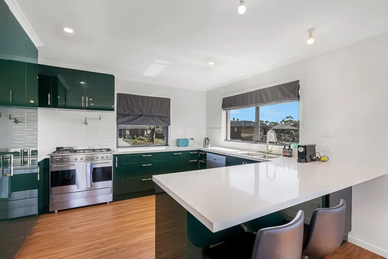 Riverview Family Retreat; Large 4BR Home, Views 15