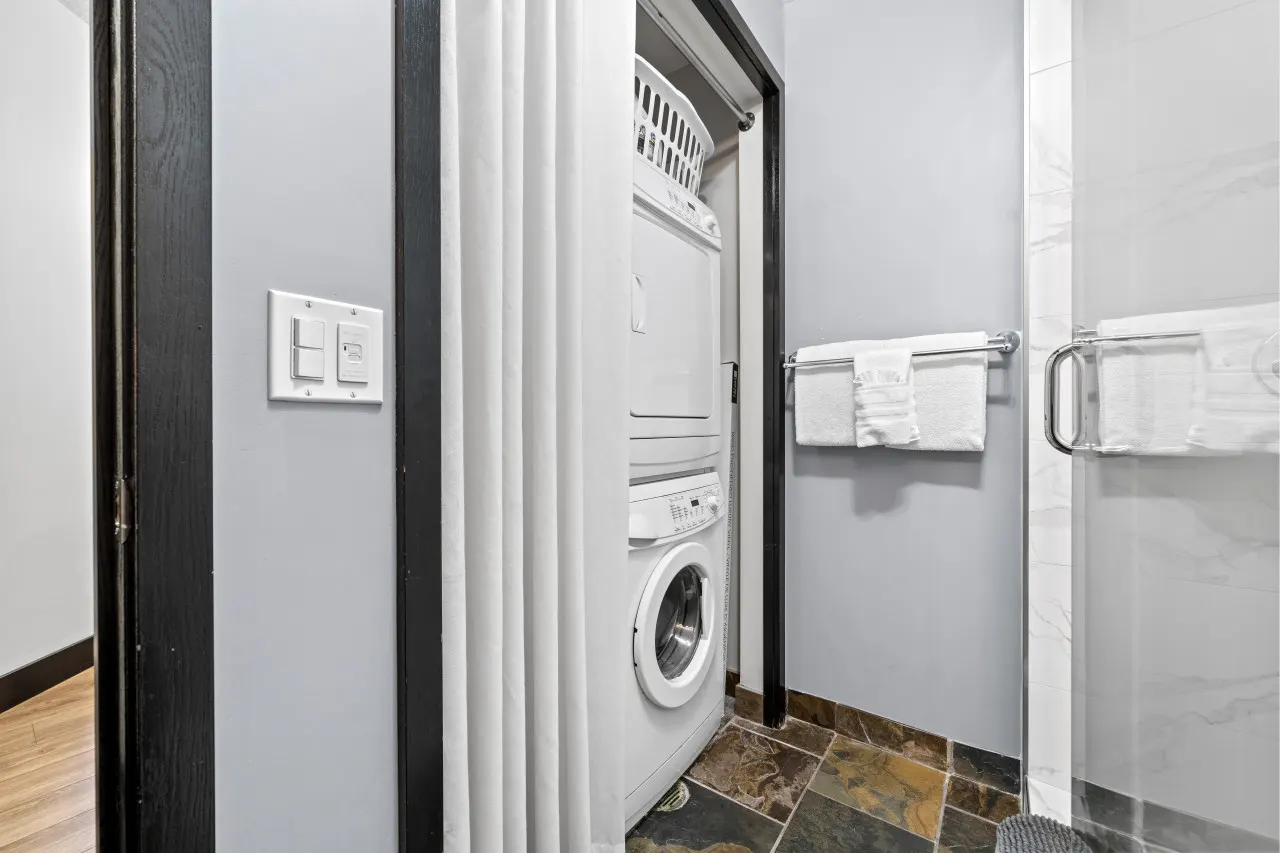 The Mountaineer by InstantSuites Pool & HotTub! 20