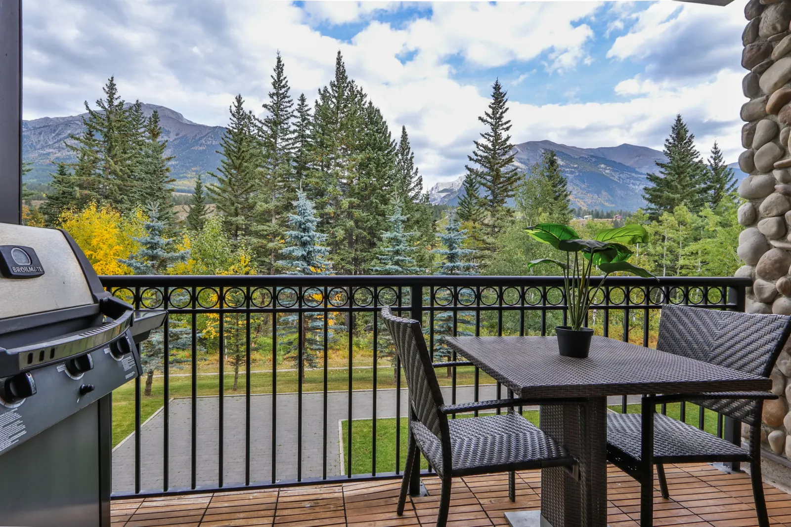 The Mountaineer by InstantSuites | Pool & HotTub! — photo 5