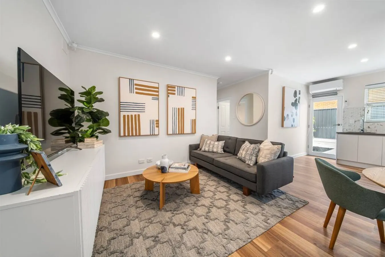 One Tea House—Contemporary Cityside Comfort