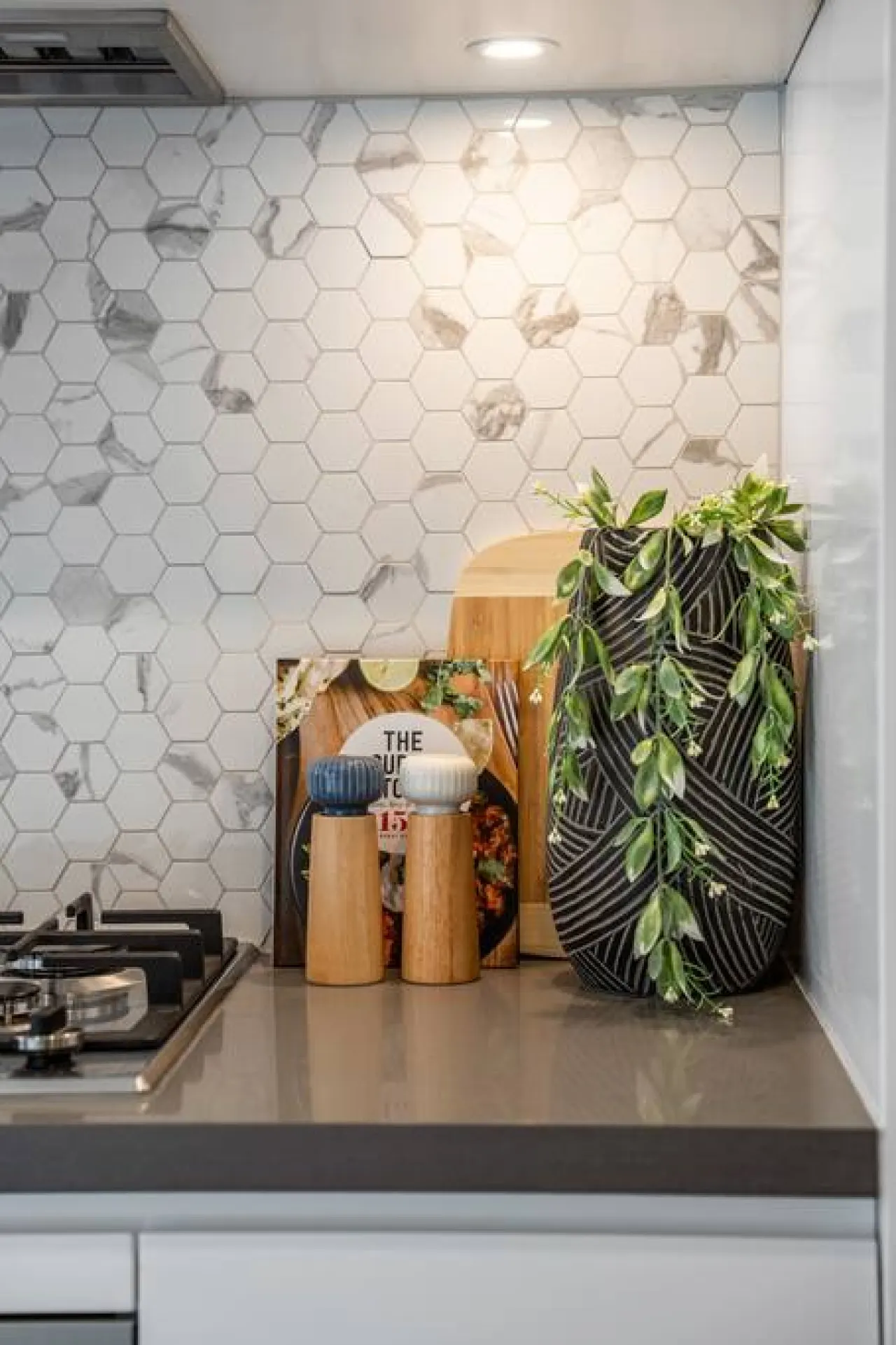 One Tea House—Contemporary Cityside Comfort 11