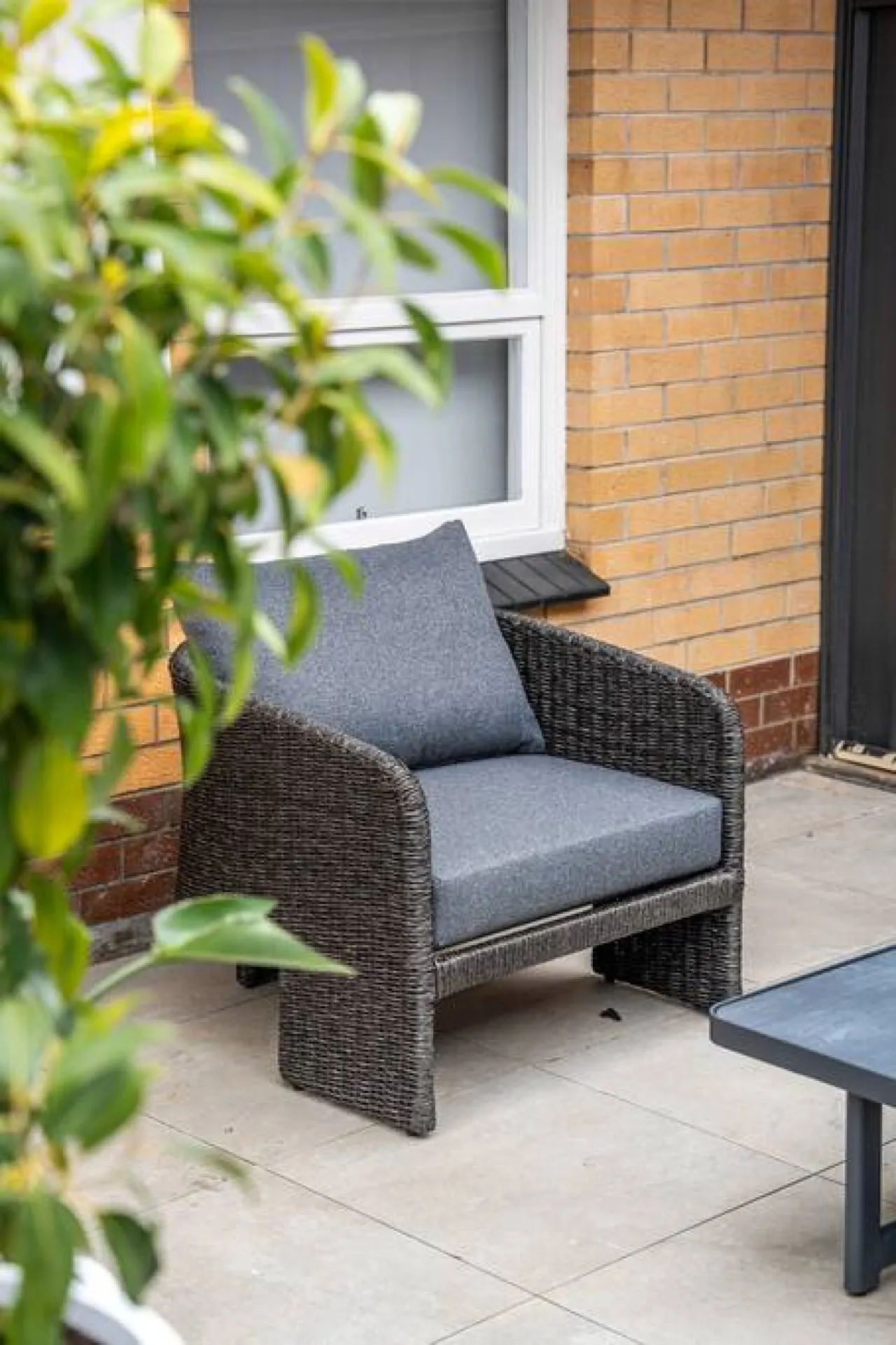 One Tea House—Contemporary Cityside Comfort 13