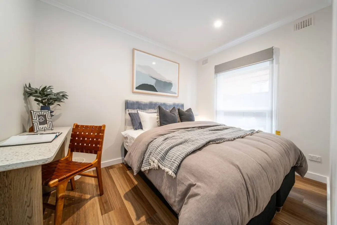 One Tea House—Contemporary Cityside Comfort 18