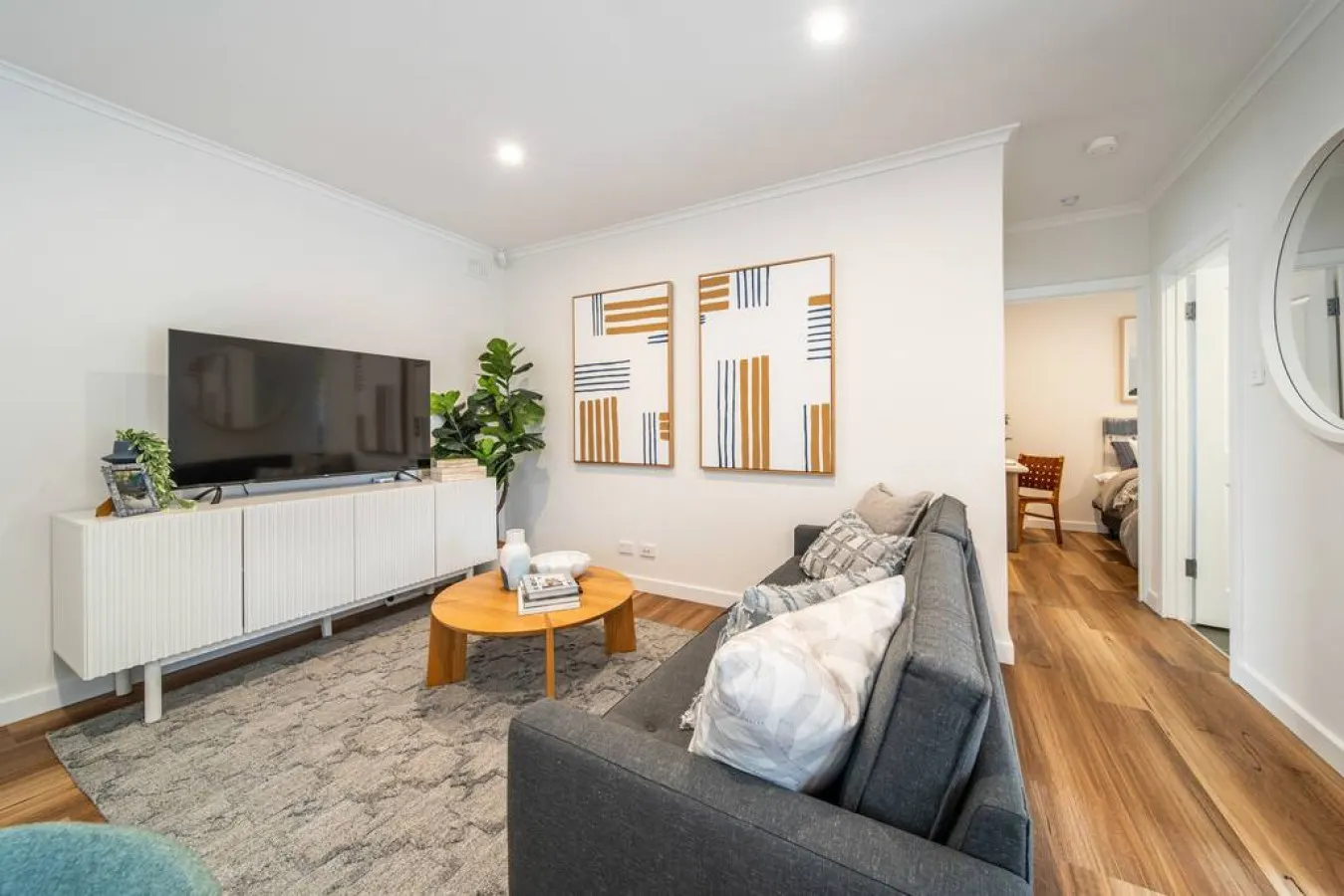 One Tea House—Contemporary Cityside Comfort 6