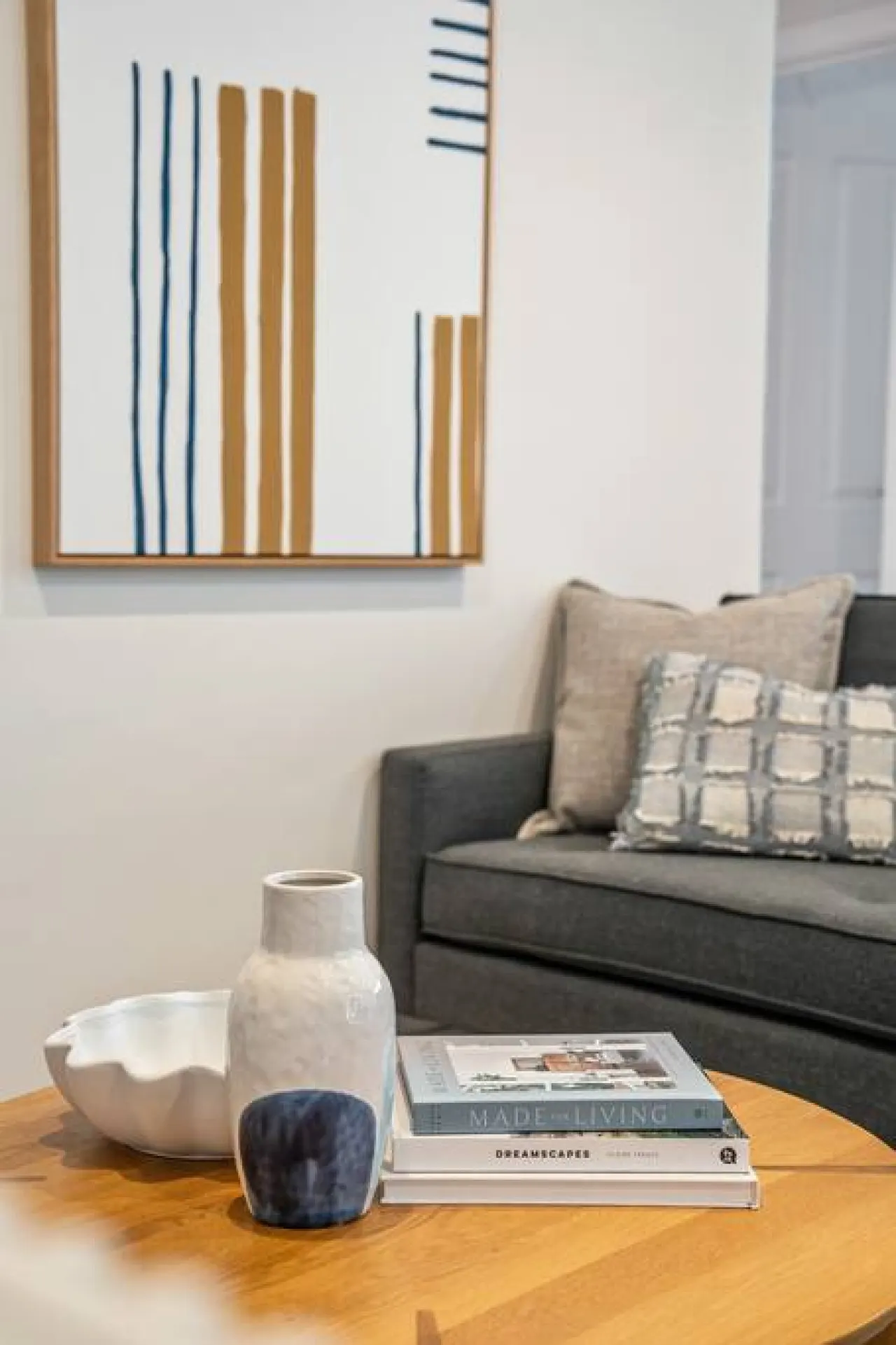 One Tea House—Contemporary Cityside Comfort 8