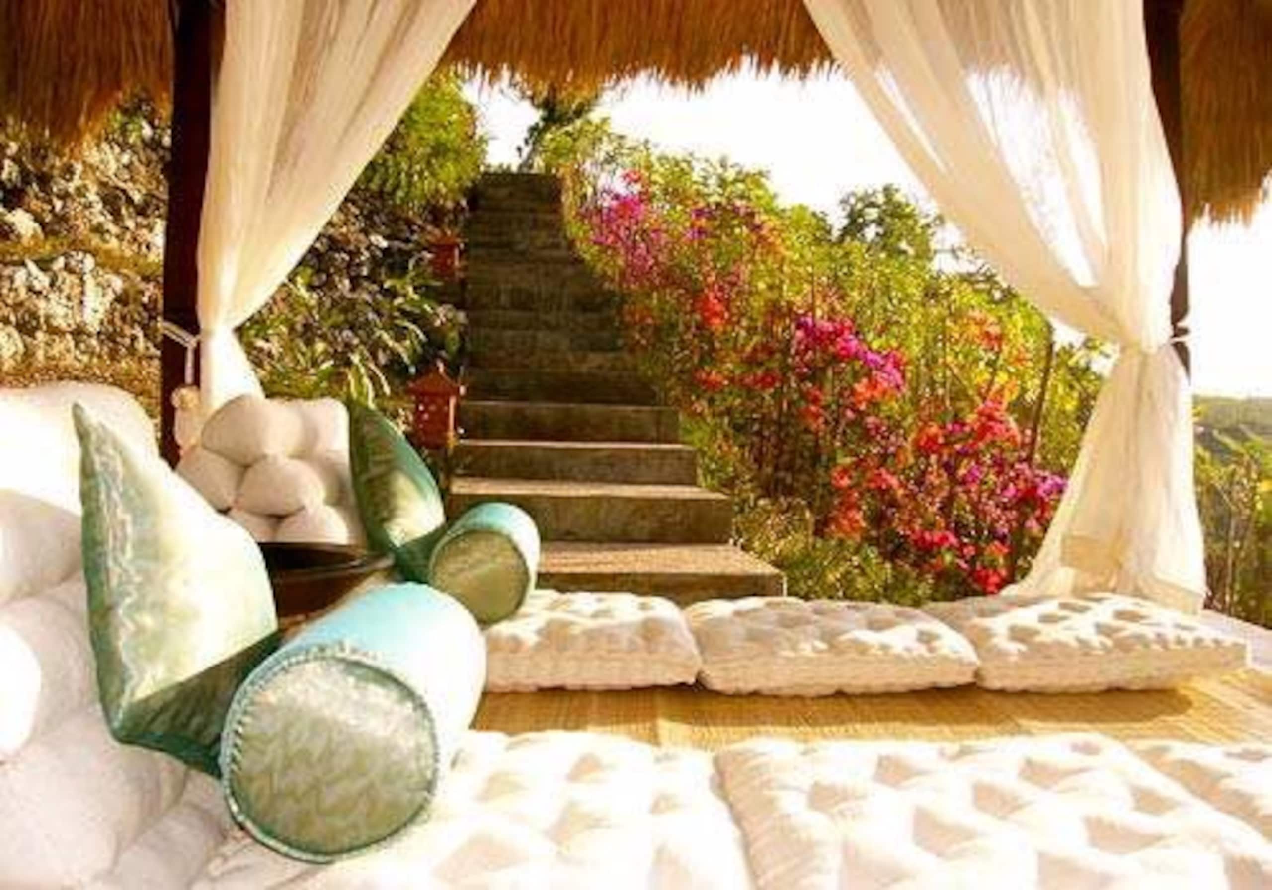 A Stunning Private Estate in Uluwatu, Bali 31