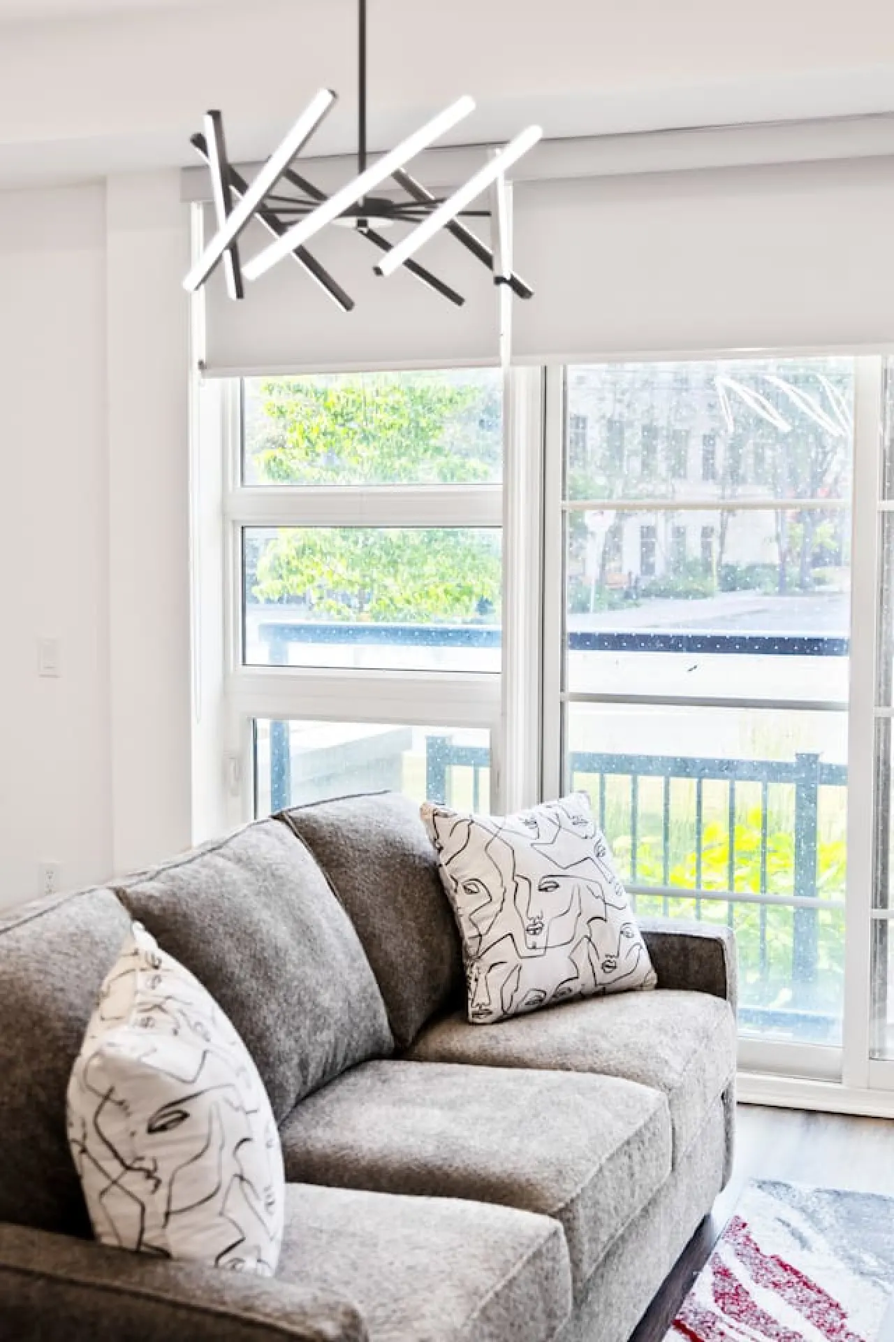 The Finch Luxe Nest Townhouse with Free Parking 9