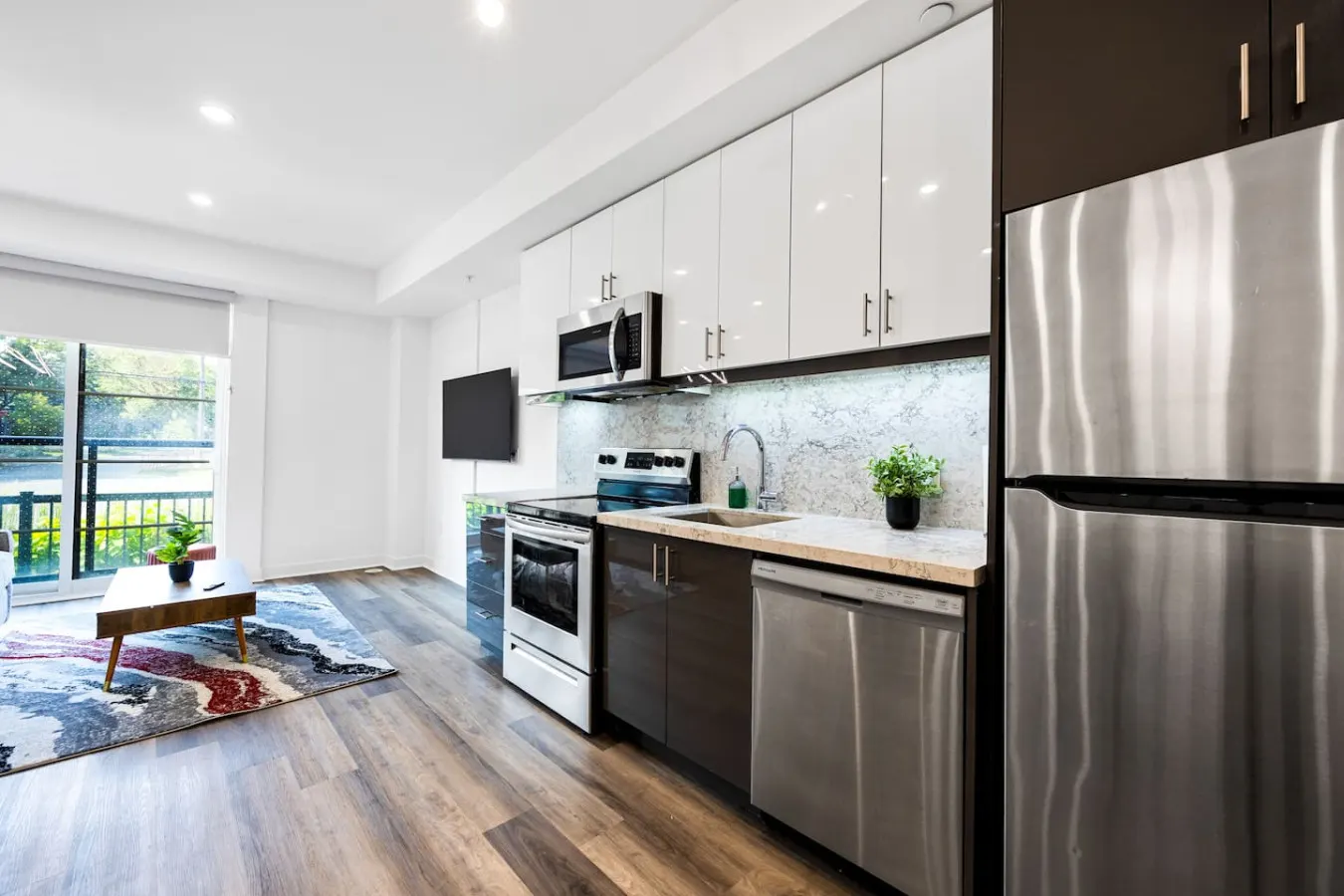 The Finch Luxe Nest Townhouse with Free Parking 14