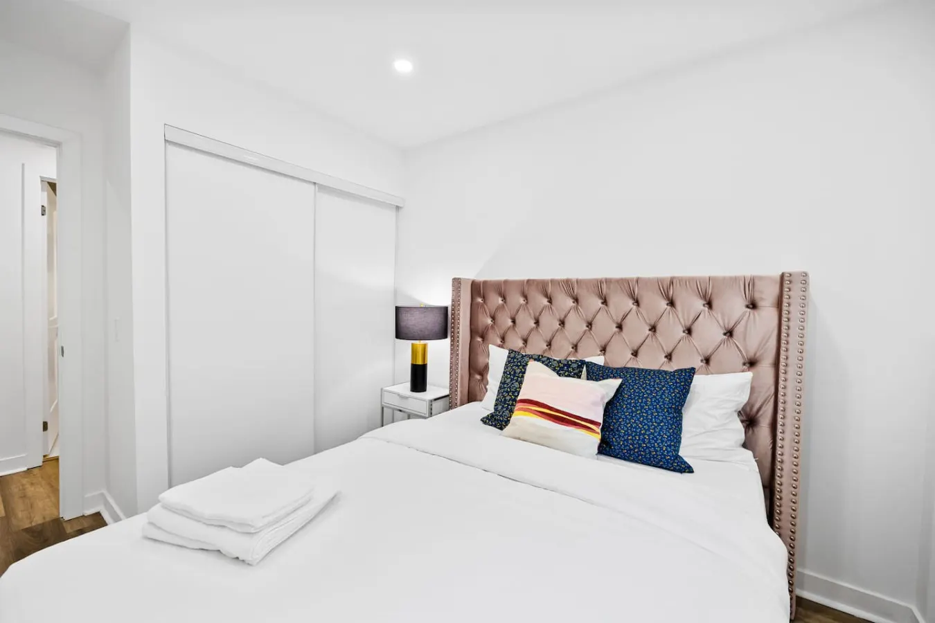 The Finch Luxe Nest Townhouse with Free Parking 18