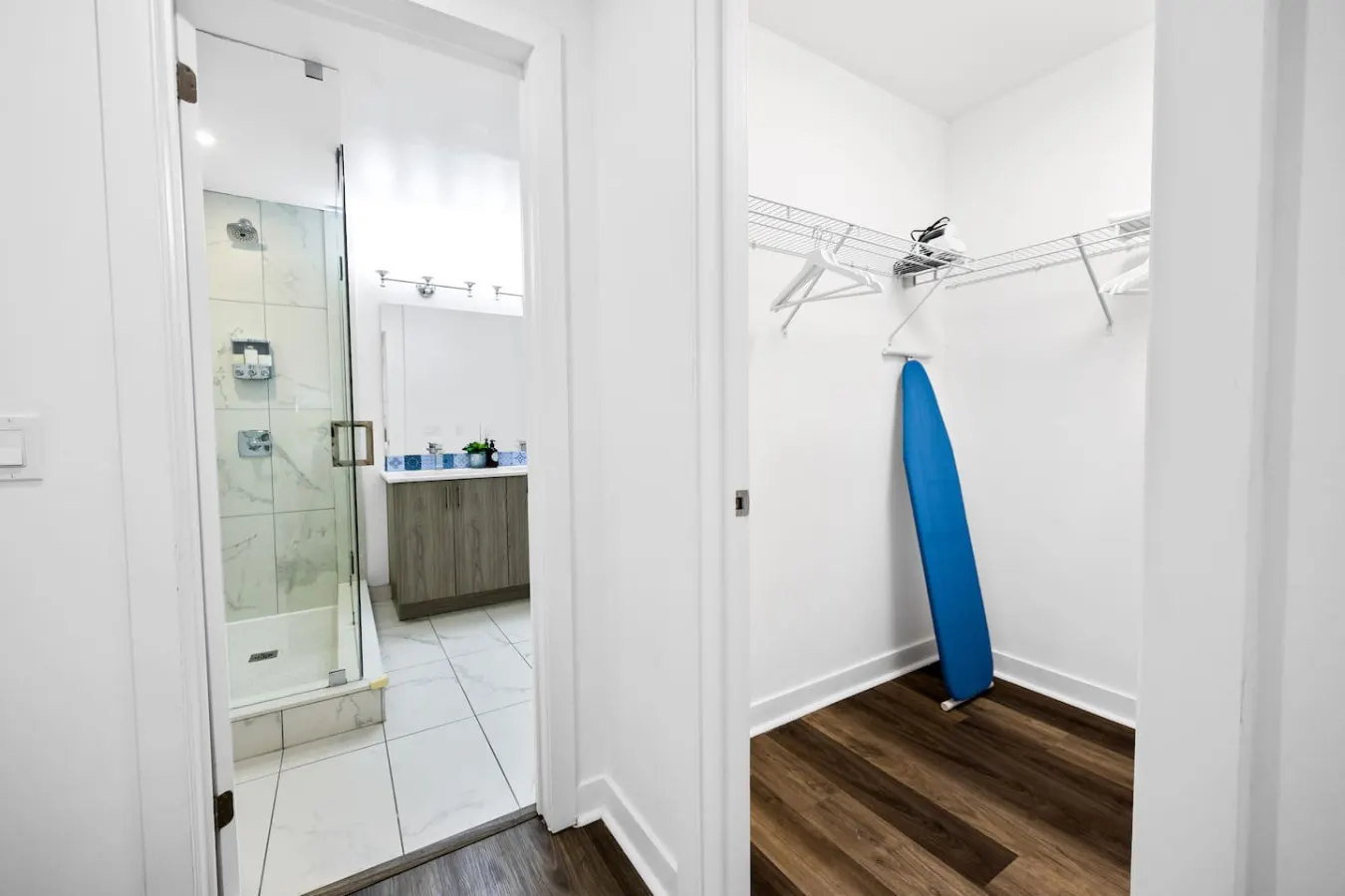 The Finch Luxe Nest Townhouse with Free Parking 20