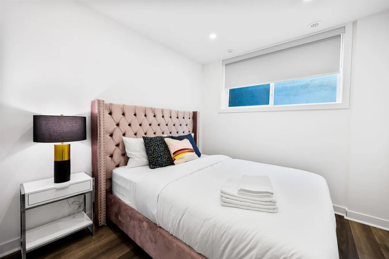 The Finch Luxe Nest Townhouse with Free Parking 4