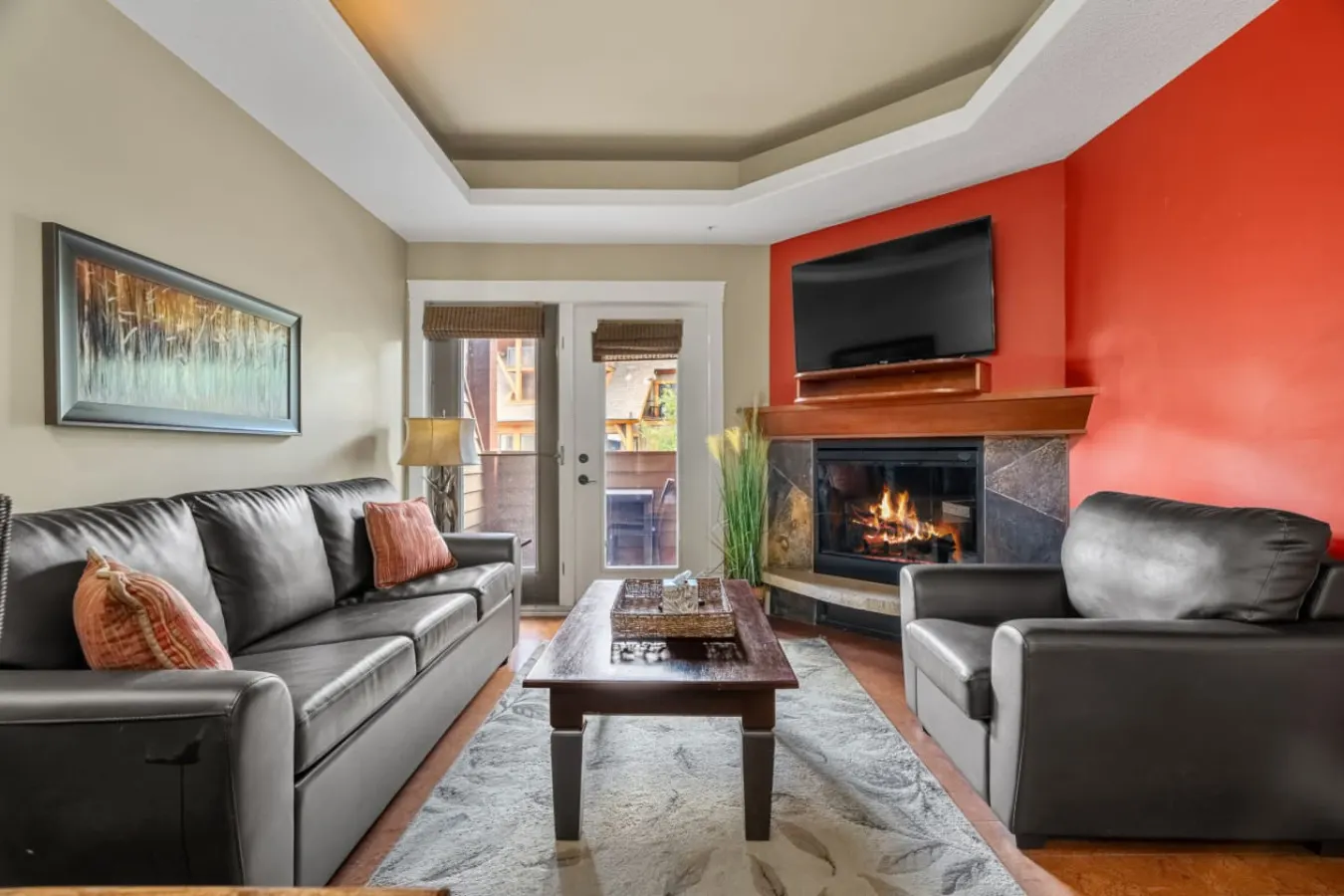 Solara Resort Condo: Fireplace, BBQ & Hot Tub