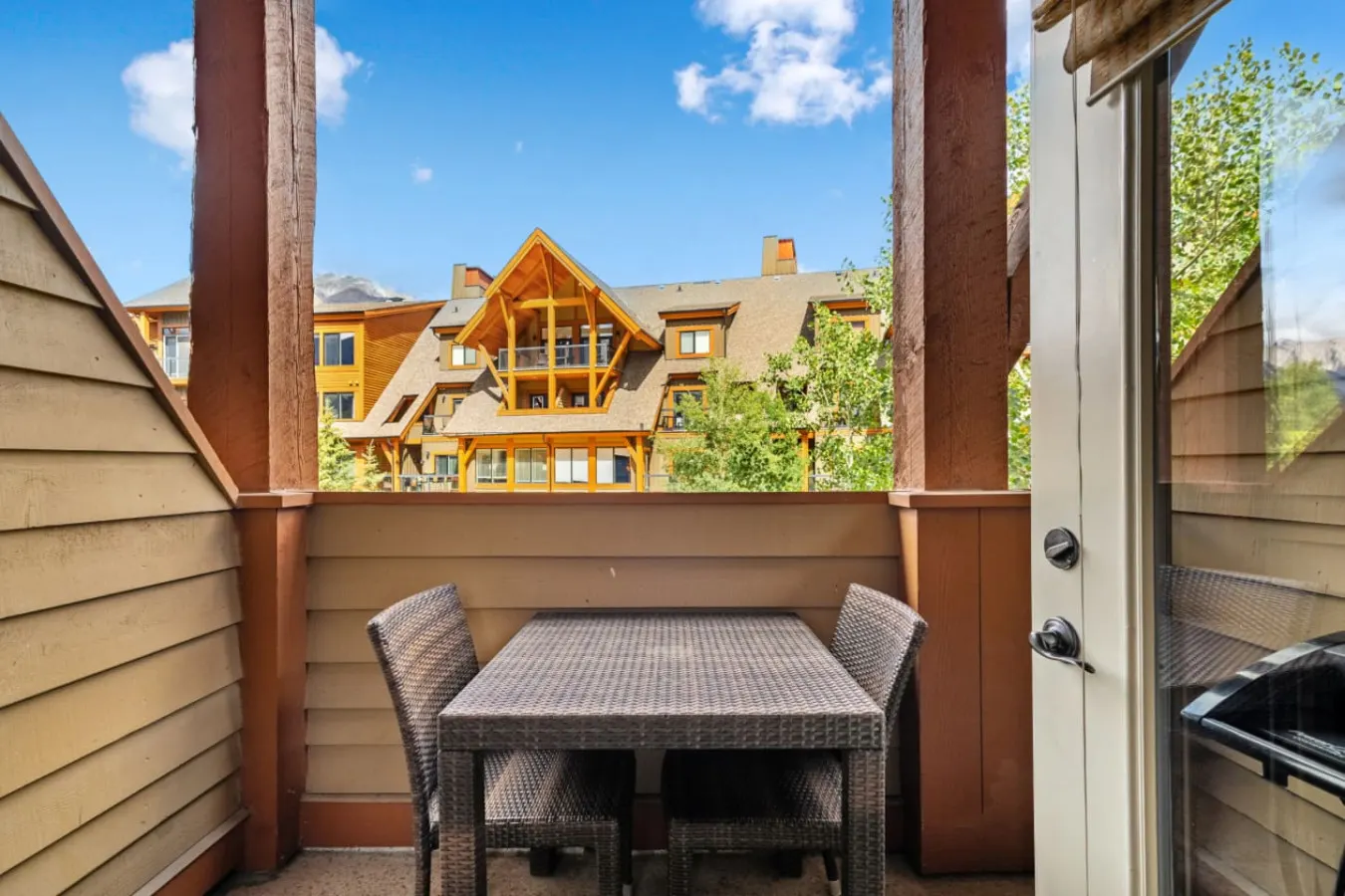 Solara Resort Condo: Fireplace, BBQ & Hot Tub 2