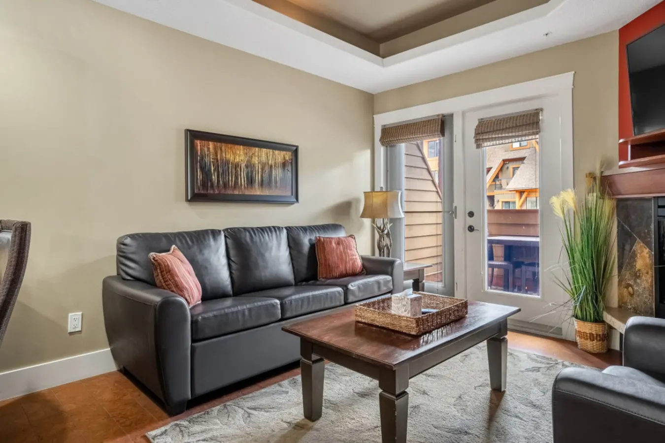 Solara Resort Condo: Fireplace, BBQ & Hot Tub 9