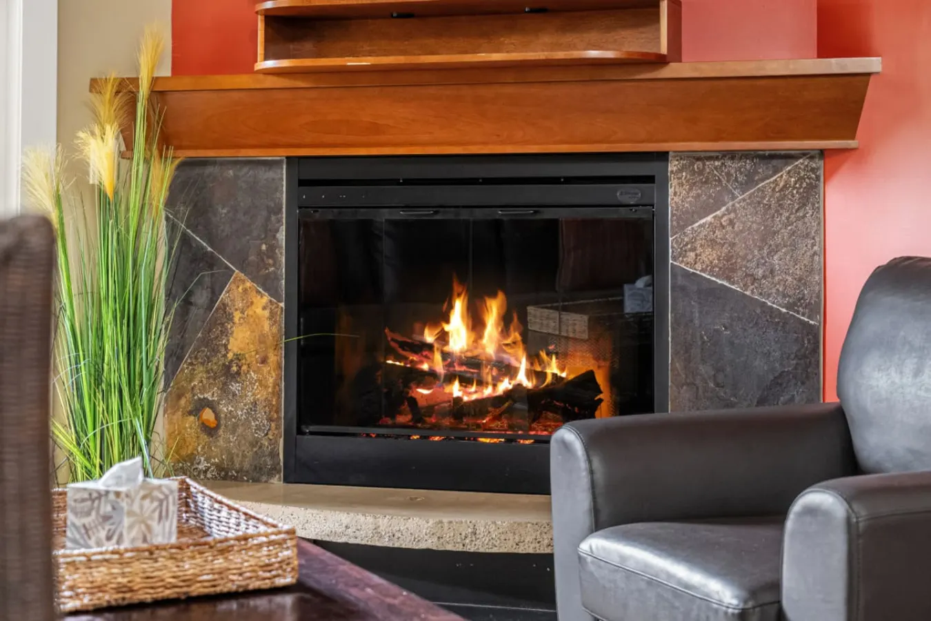 Solara Resort Condo: Fireplace, BBQ & Hot Tub 10