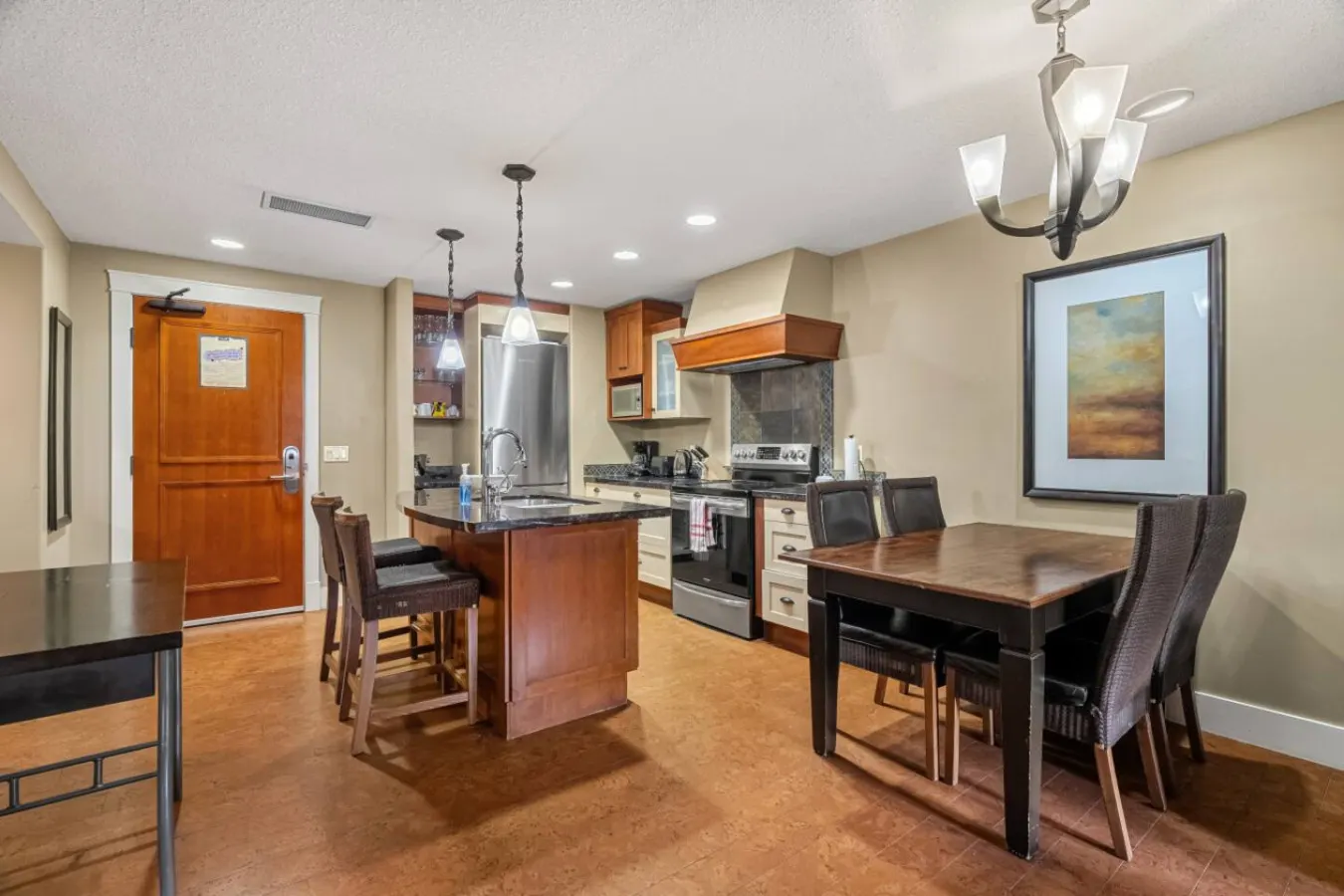 Solara Resort Condo: Fireplace, BBQ & Hot Tub 12