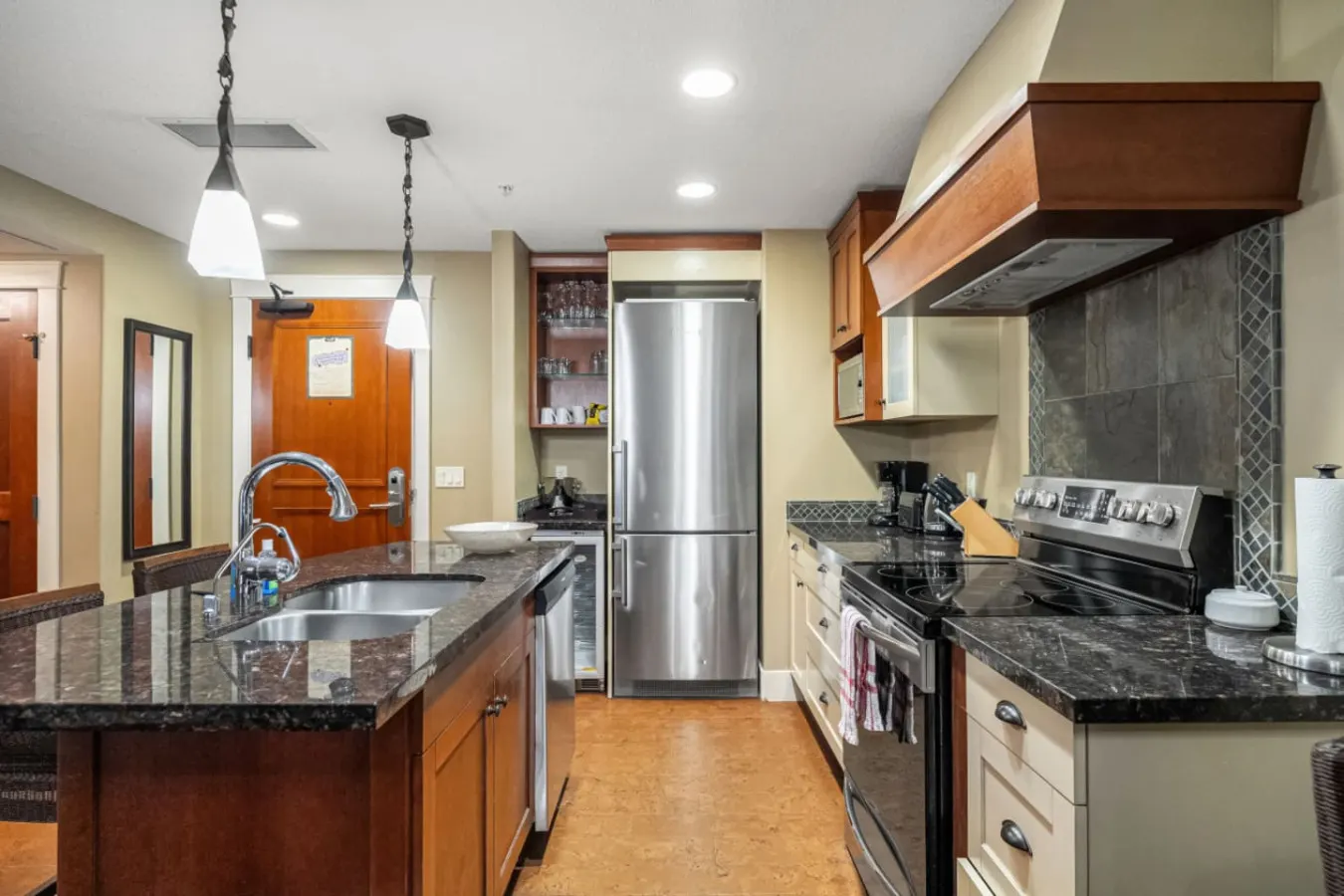 Solara Resort Condo: Fireplace, BBQ & Hot Tub 13