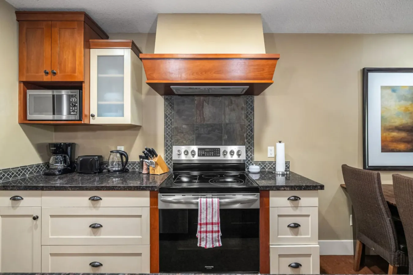 Solara Resort Condo: Fireplace, BBQ & Hot Tub 15