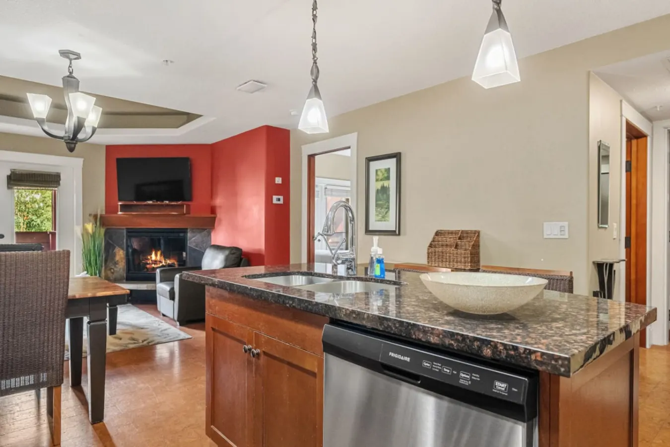 Solara Resort Condo: Fireplace, BBQ & Hot Tub 16
