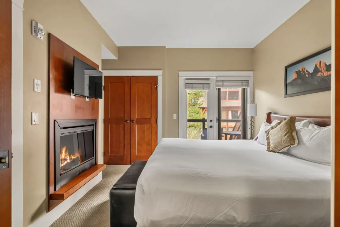 Solara Resort Condo: Fireplace, BBQ & Hot Tub 17