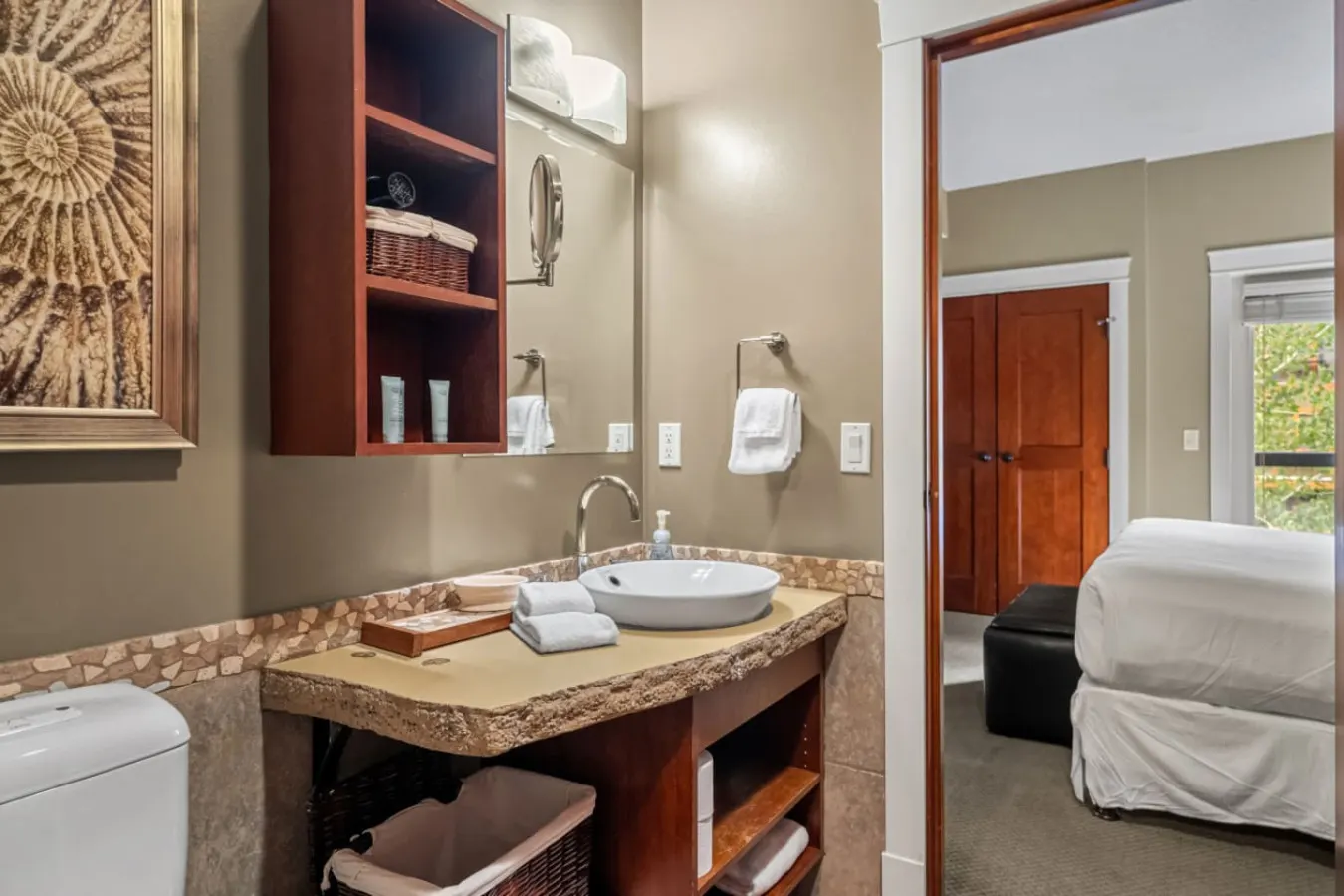 Solara Resort Condo: Fireplace, BBQ & Hot Tub 20