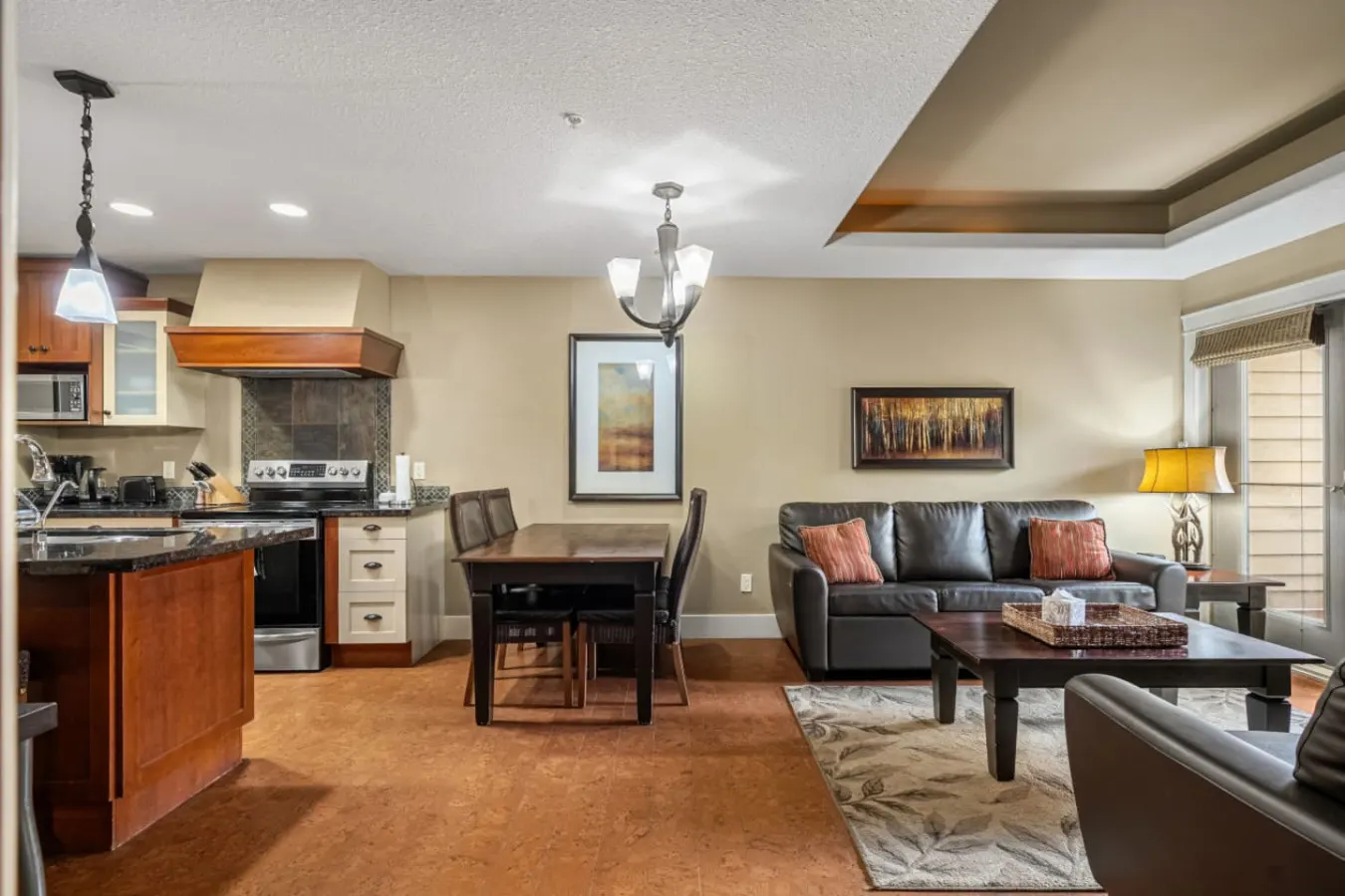 Solara Resort Condo: Fireplace, BBQ & Hot Tub 3