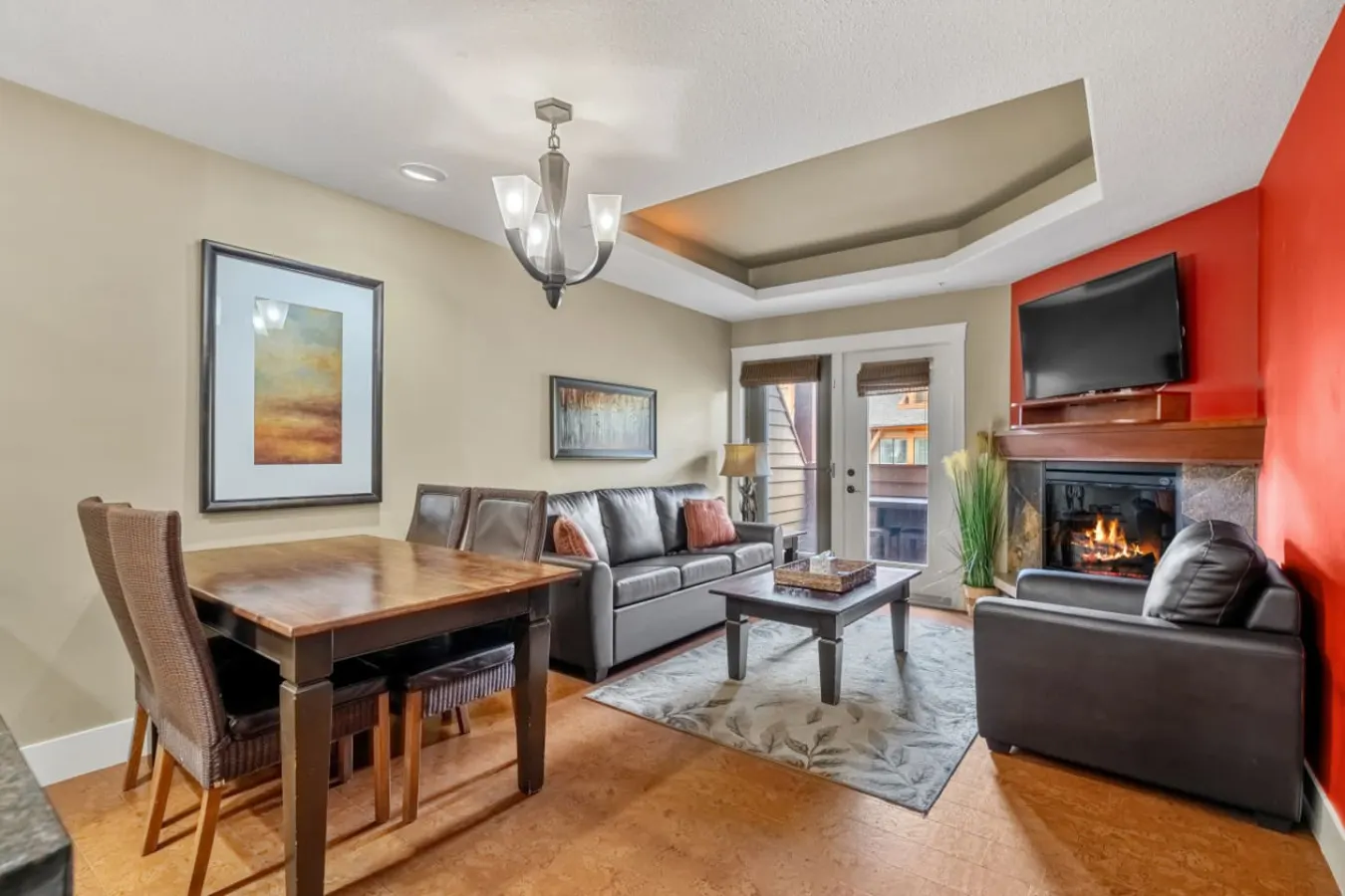 Solara Resort Condo: Fireplace, BBQ & Hot Tub 6