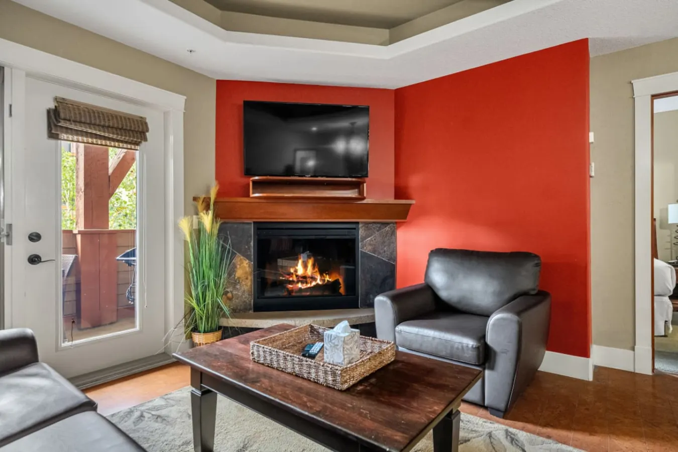 Solara Resort Condo: Fireplace, BBQ & Hot Tub 7