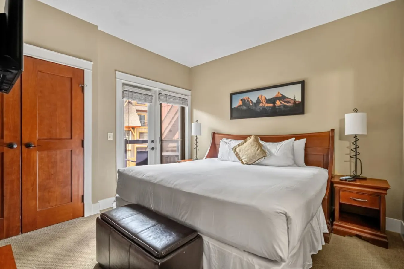 Solara Resort Condo: Fireplace, BBQ & Hot Tub 8