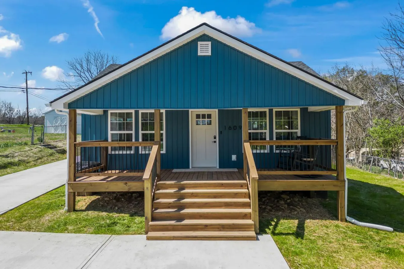 Quaint & Charming Knoxville Cottage