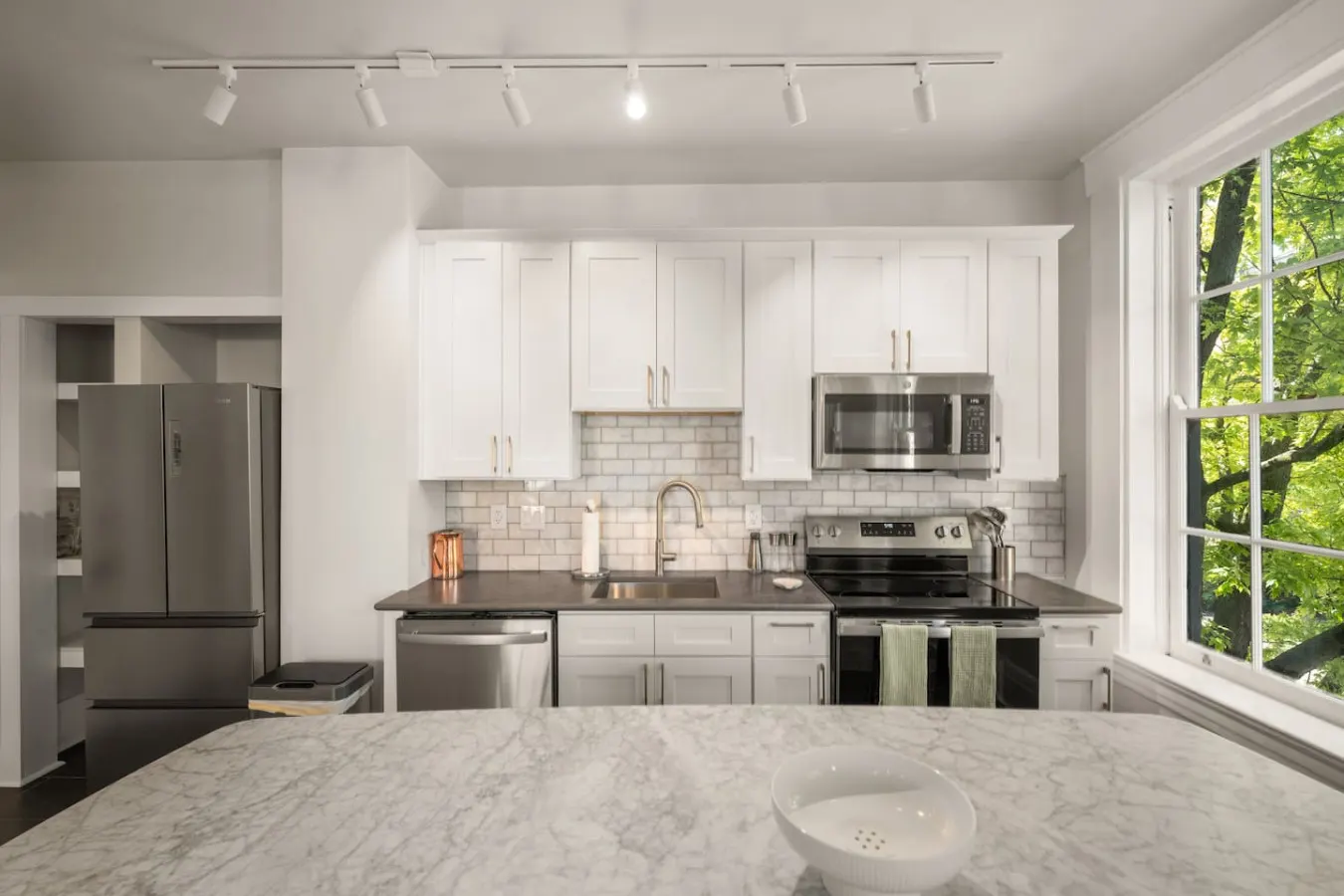Airy, Elegant 1bd Apartment, Steps from Everything 9