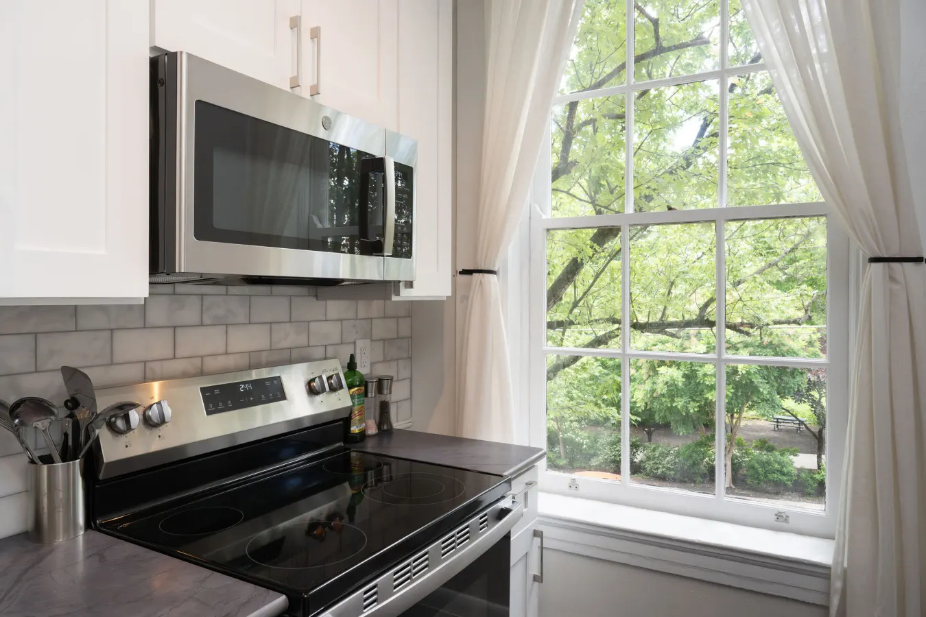 Airy, Elegant 1bd Apartment, Steps from Everything 6