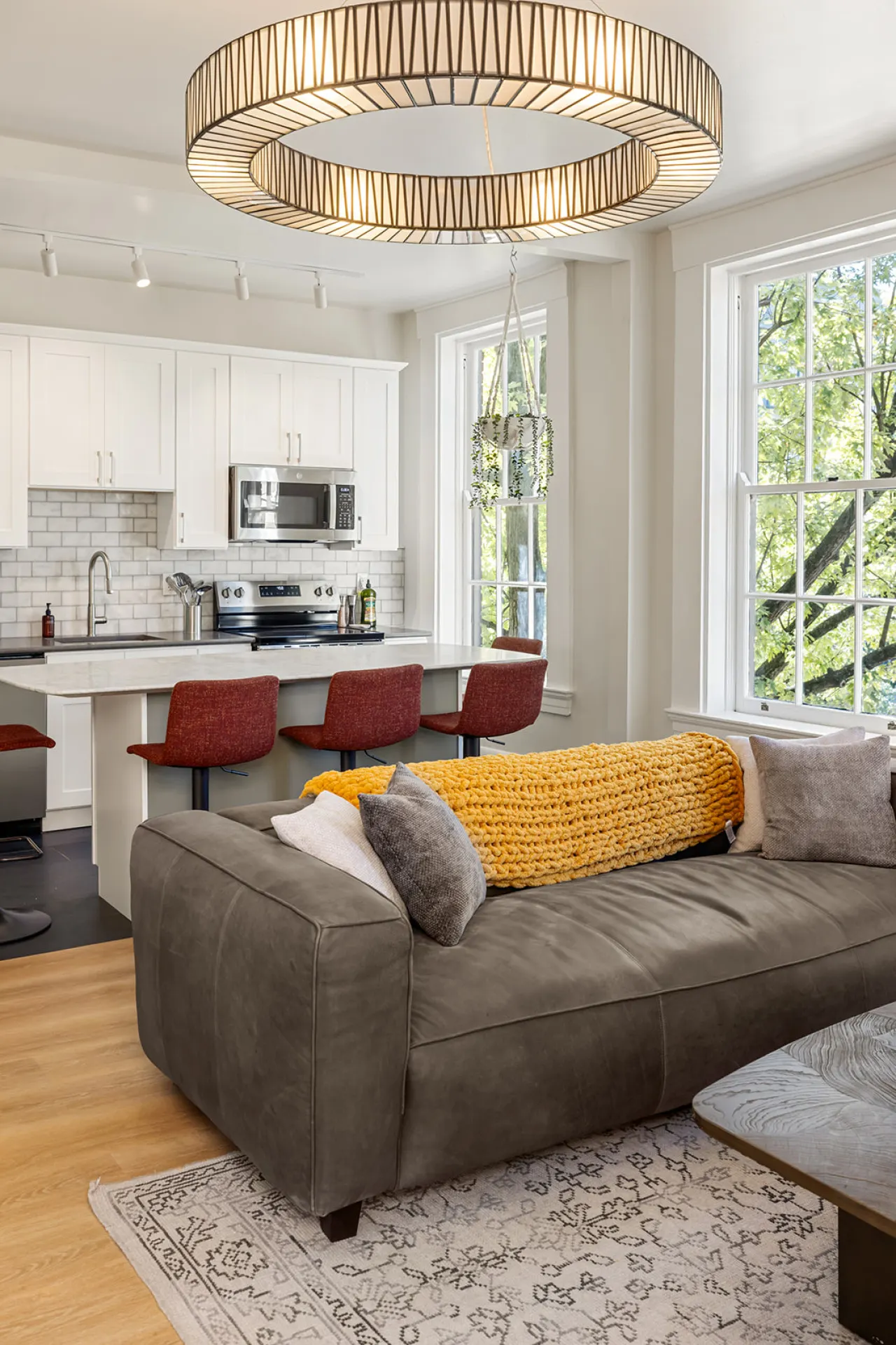 Airy, Elegant 1bd Apartment, Steps from Everything 7