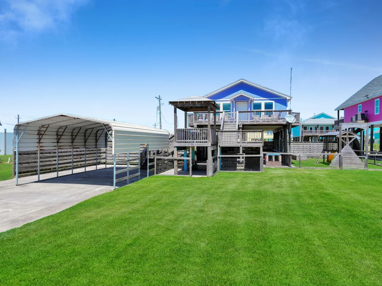 Ibis Isle, Bolivar Peninsula, Sleeps 12, 3 Bedrooms, Fully Fenced Side Yard, Play Set, Gazebo, Walk to Beach, In Town, C — photo 2