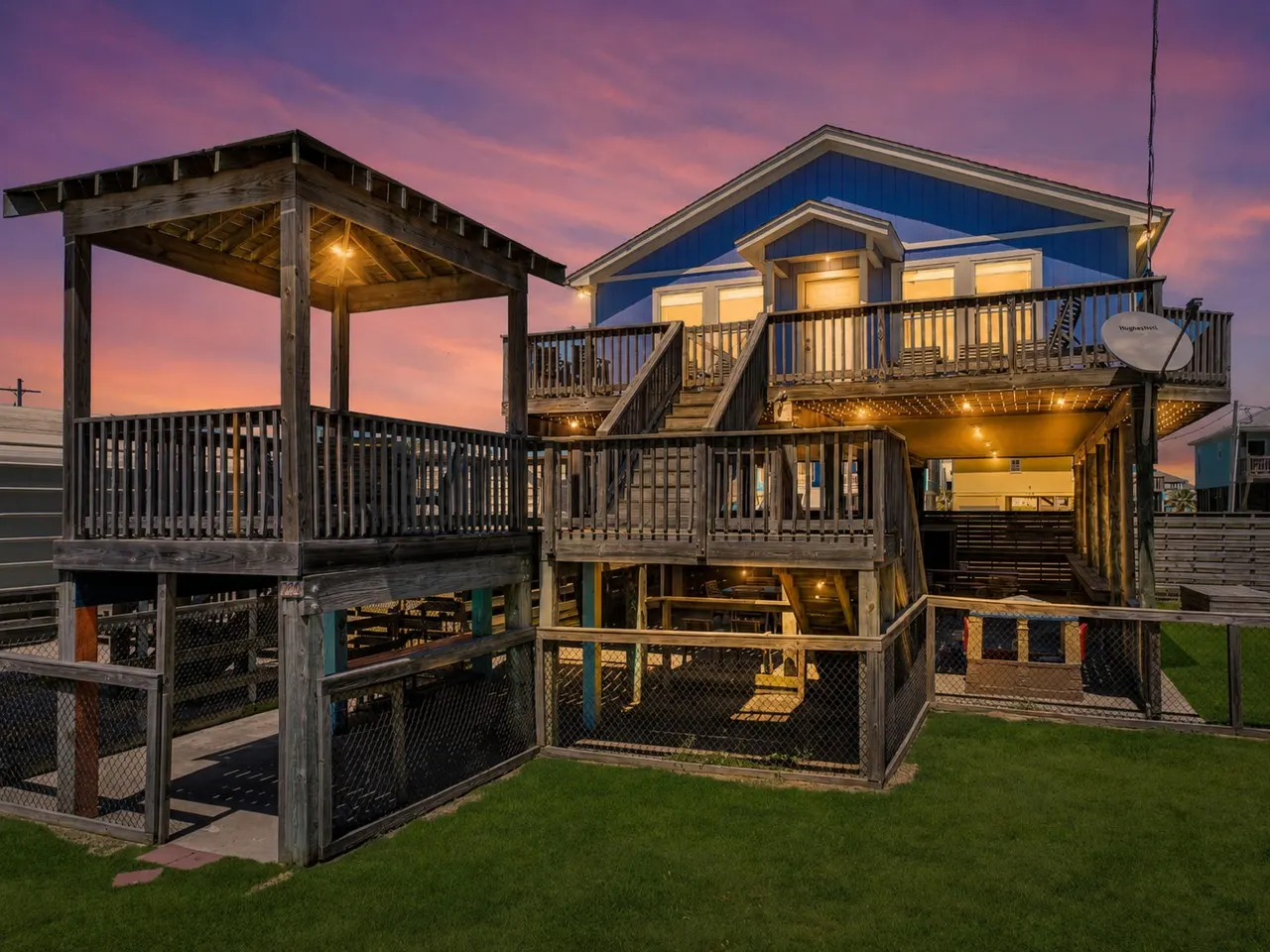 Ibis Isle, Bolivar Peninsula, Sleeps 12, 3 Bedrooms, Fully Fenced Side Yard, Play Set, Gazebo, Walk to Beach, In Town, C 11