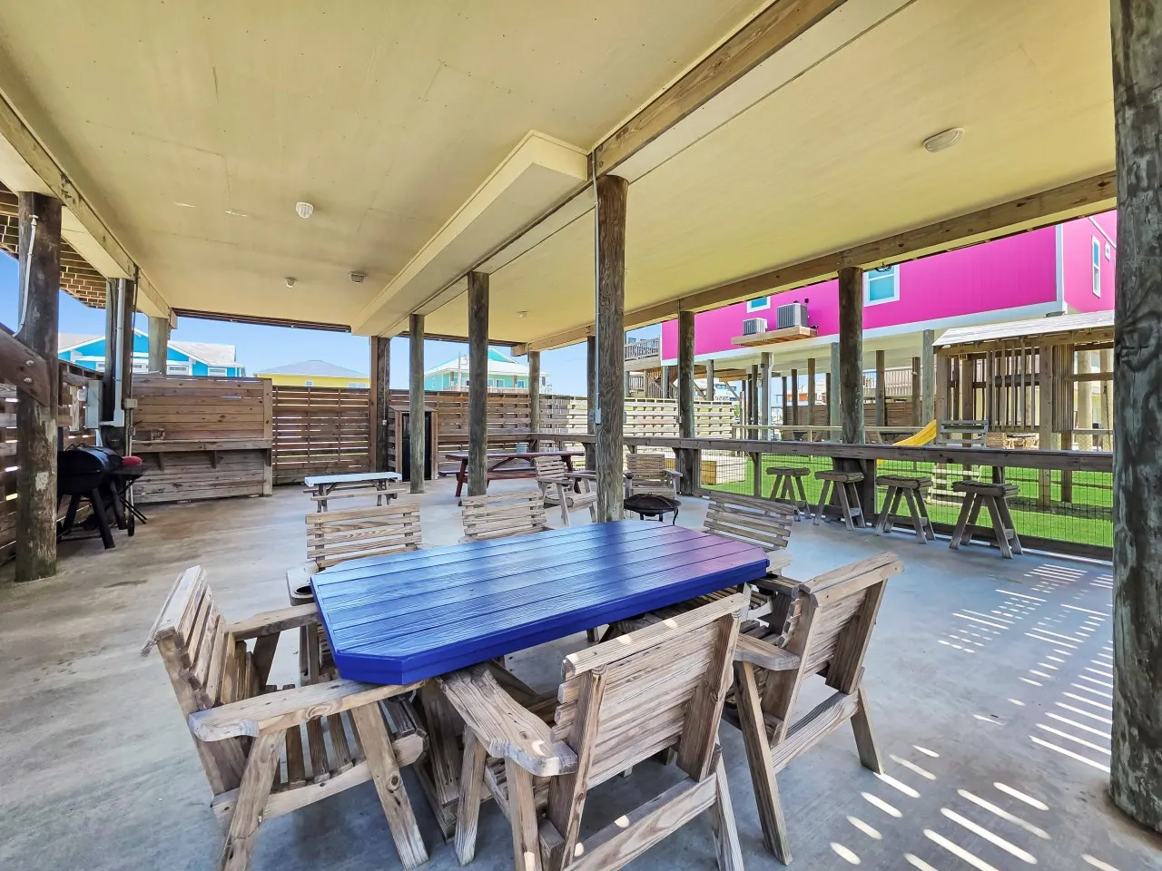 Ibis Isle, Bolivar Peninsula, Sleeps 12, 3 Bedrooms, Fully Fenced Side Yard, Play Set, Gazebo, Walk to Beach, In Town, C 13
