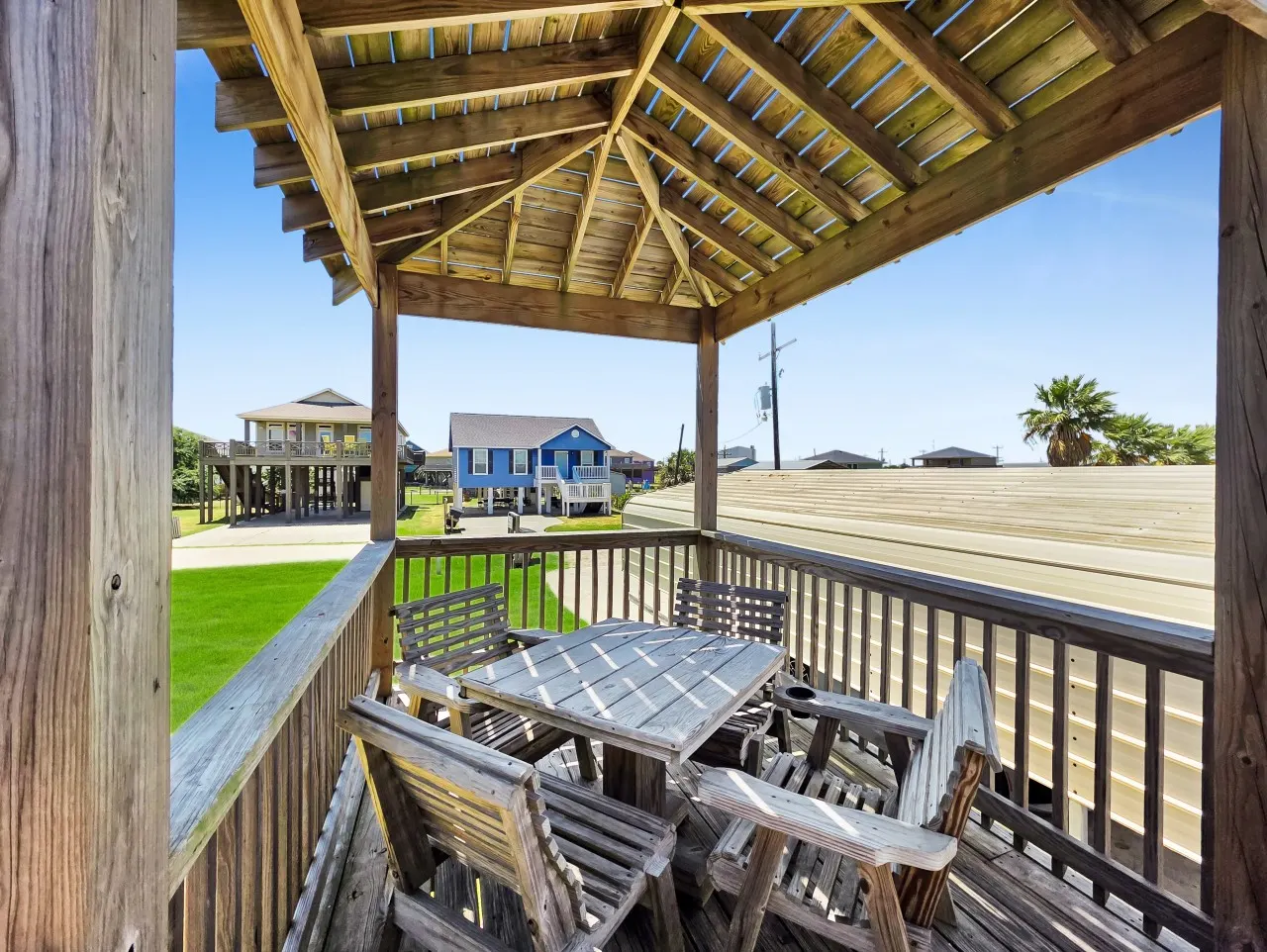 Ibis Isle, Bolivar Peninsula, Sleeps 12, 3 Bedrooms, Fully Fenced Side Yard, Play Set, Gazebo, Walk to Beach, In Town, C 16