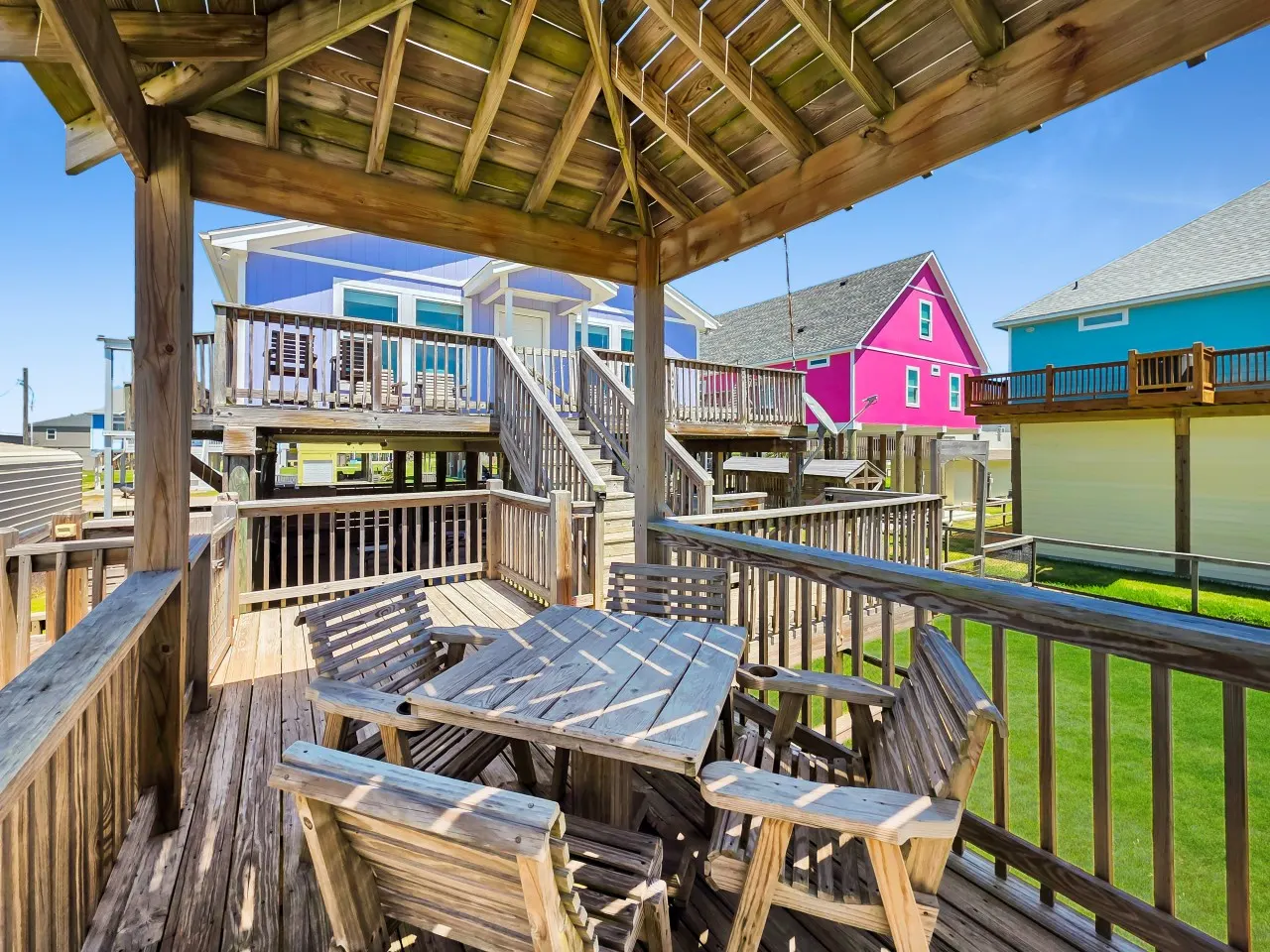 Ibis Isle, Bolivar Peninsula, Sleeps 12, 3 Bedrooms, Fully Fenced Side Yard, Play Set, Gazebo, Walk to Beach, In Town, C 17