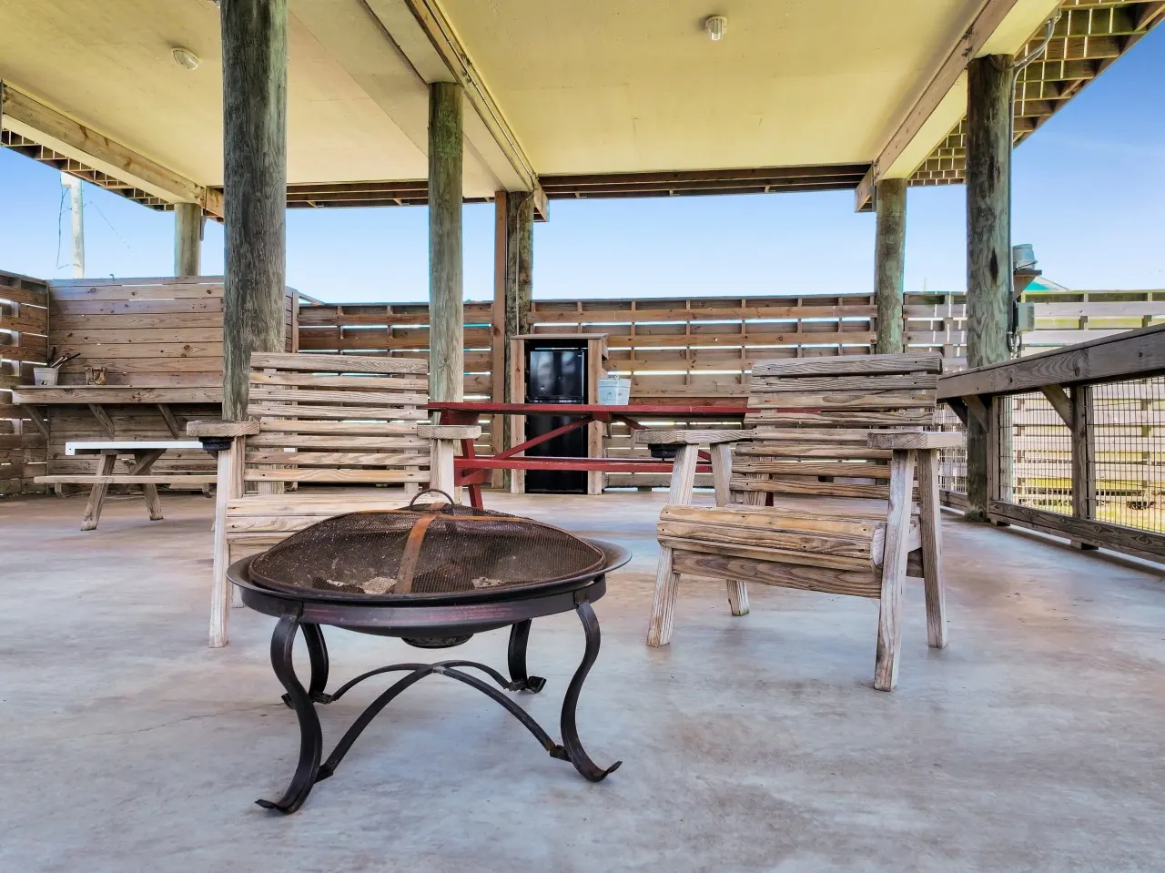 Ibis Isle, Bolivar Peninsula, Sleeps 12, 3 Bedrooms, Fully Fenced Side Yard, Play Set, Gazebo, Walk to Beach, In Town, C 19