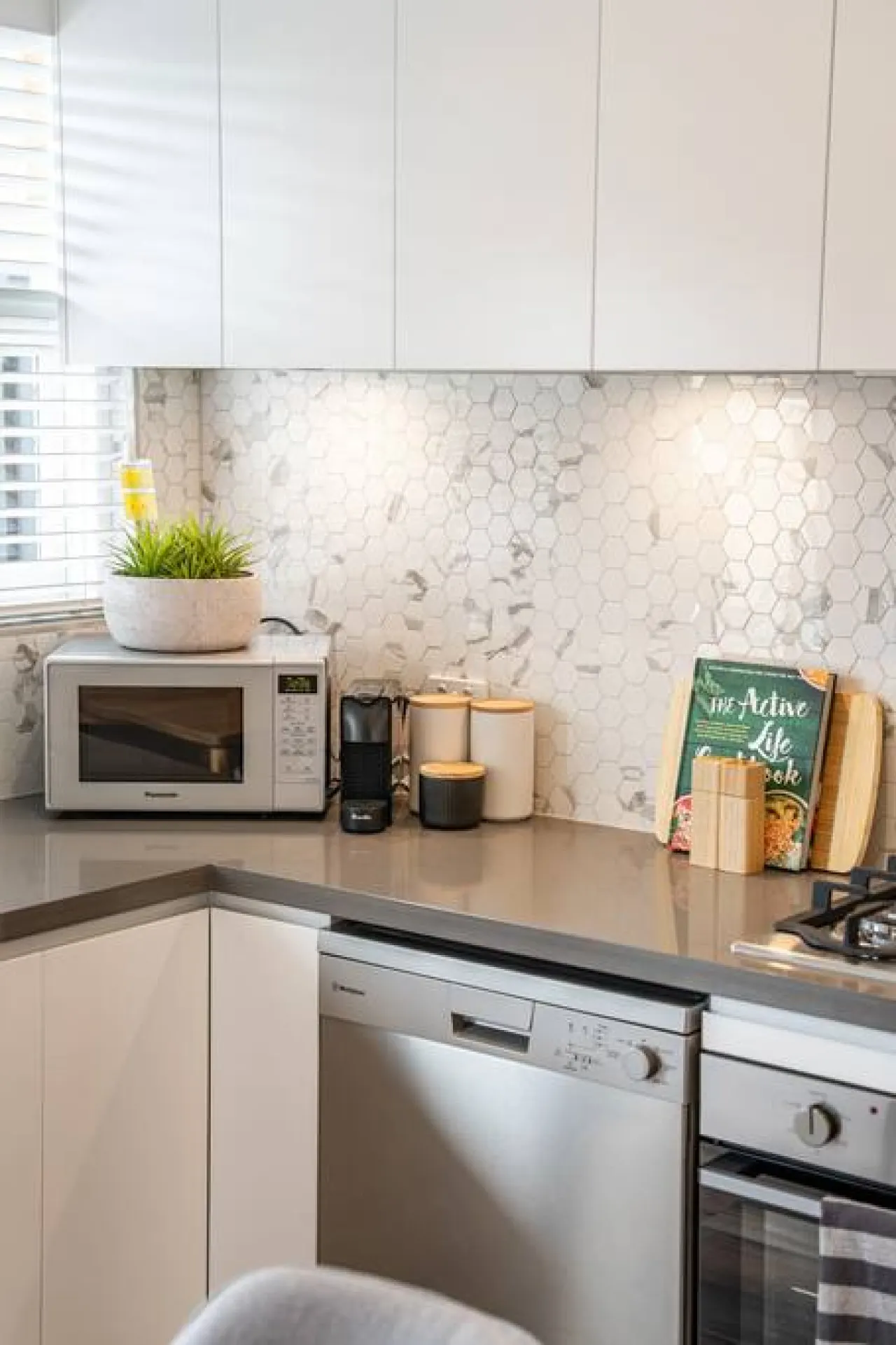 Three Tea House — Relaxed Living in Mile End 11