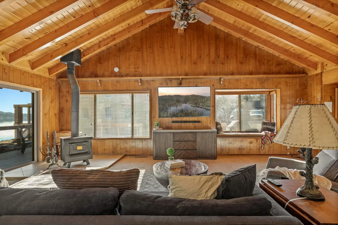 Lakefront Pines w/ Hot Tub, w/ Panoramic Views 2