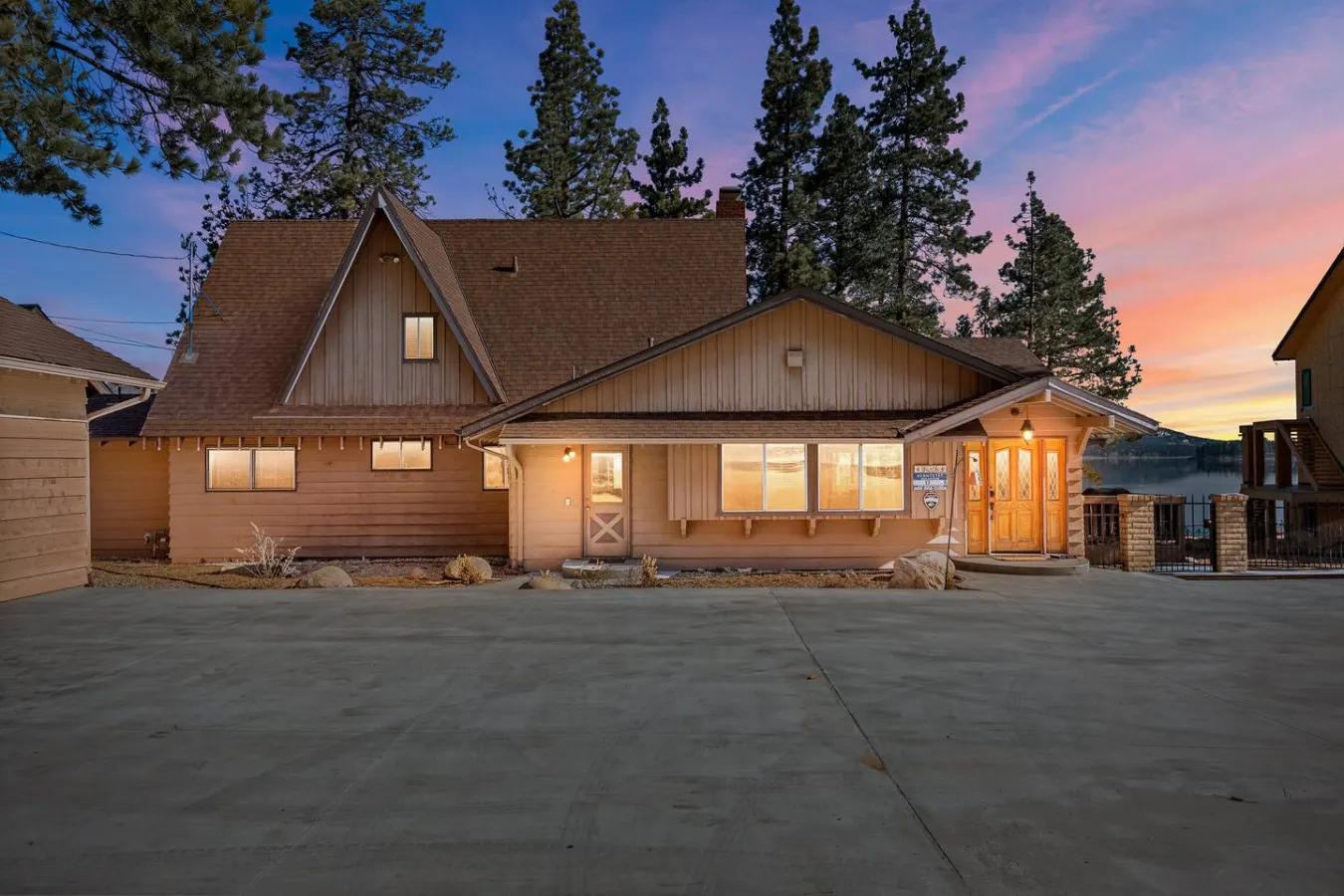Lakefront Pines w/ Hot Tub, w/ Panoramic Views 6